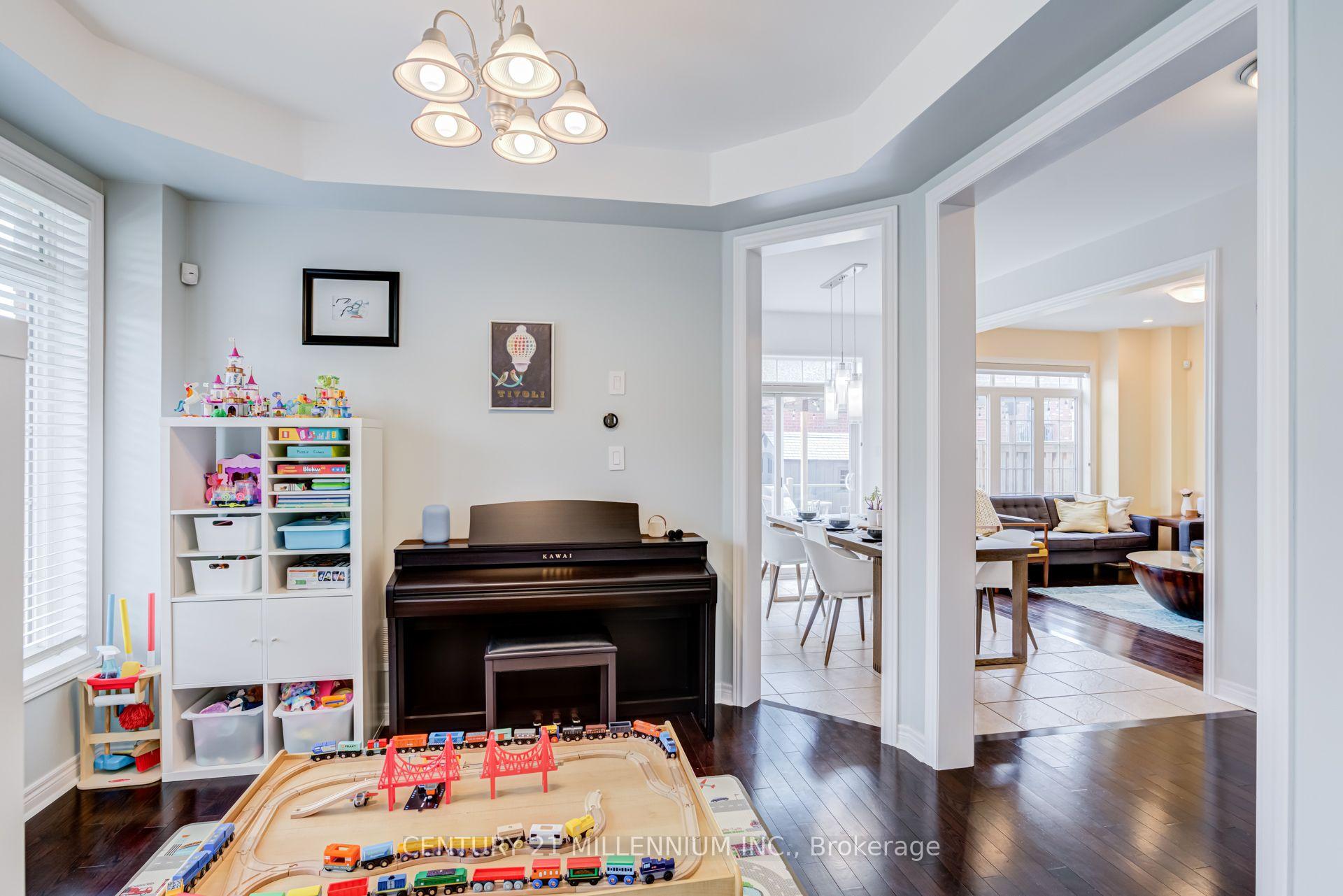 Photo 11 of 36 Platform Crescent, Brampton, Northwest Brampton — HOMEH