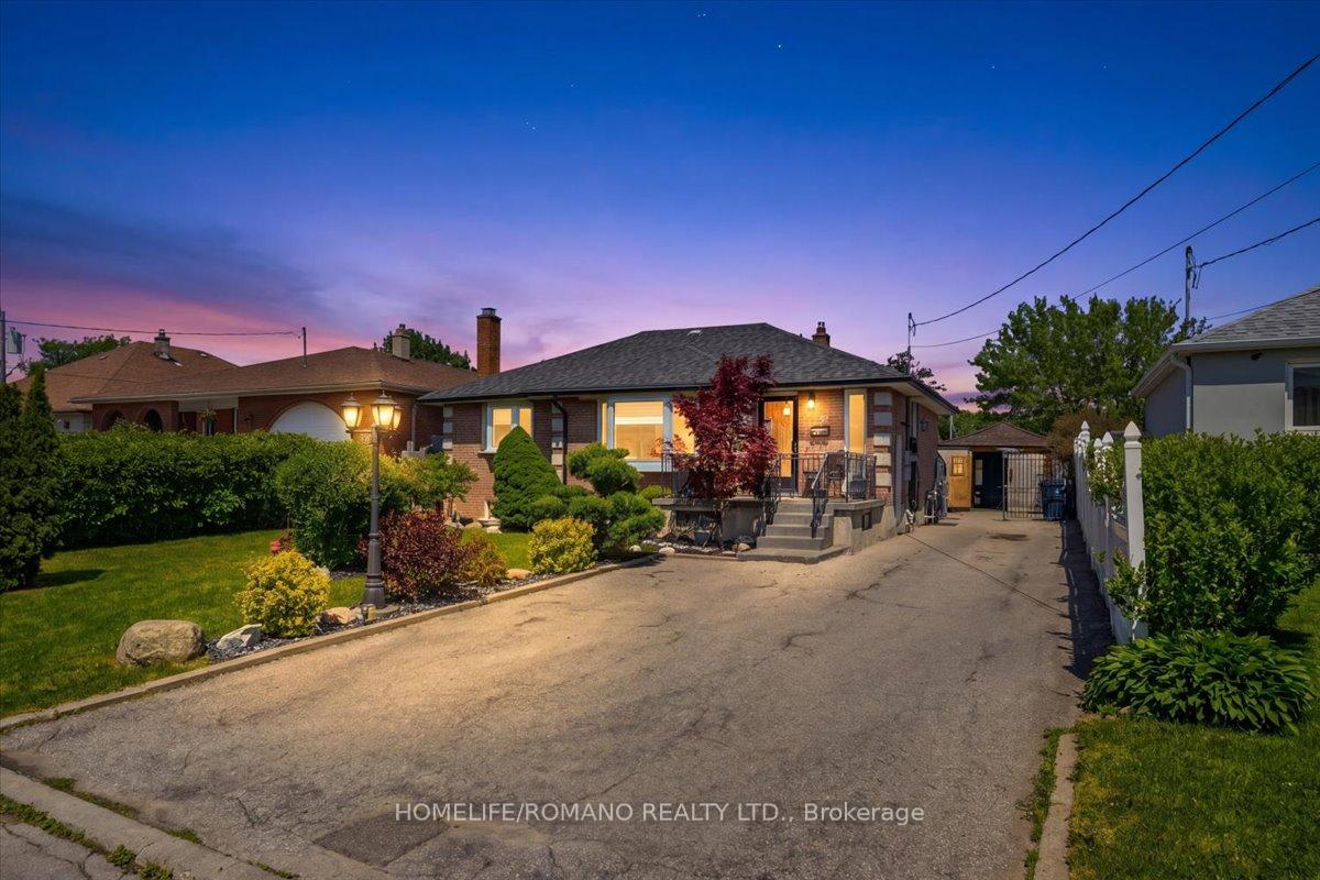 Photo 1 of 5 Cuffley Crescent S, North York, Downsview-Roding-CFB — HOMEH