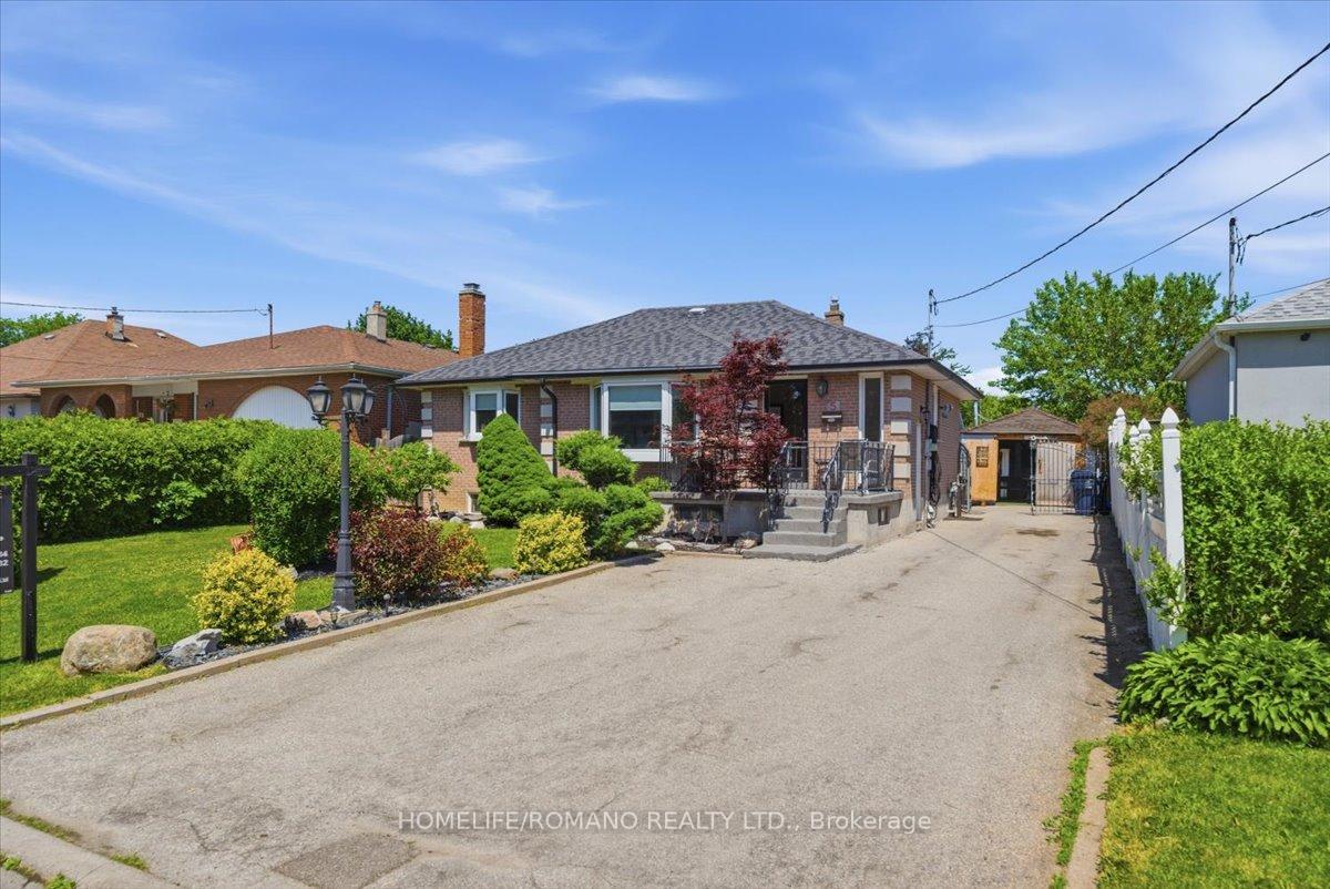Photo 2 of 5 Cuffley Crescent S, North York, Downsview-Roding-CFB — HOMEH