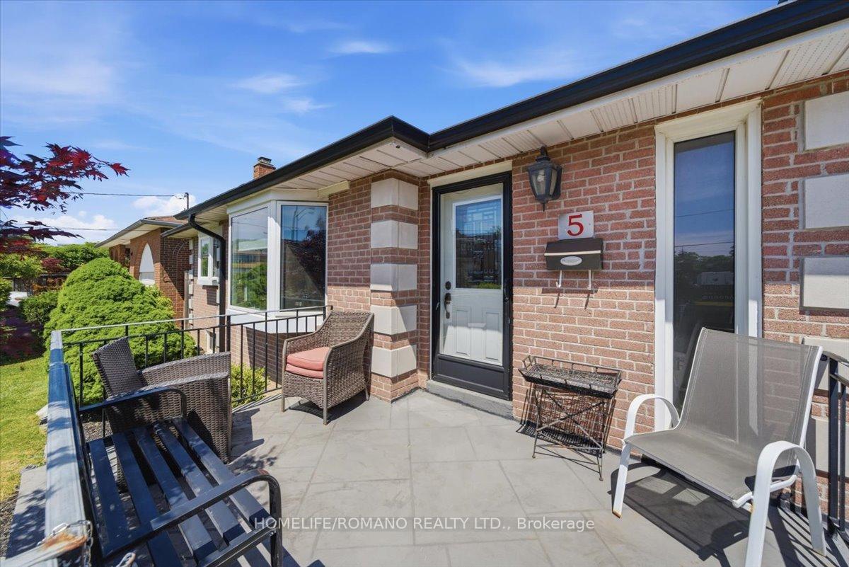 Photo 5 of 5 Cuffley Crescent S, North York, Downsview-Roding-CFB — HOMEH