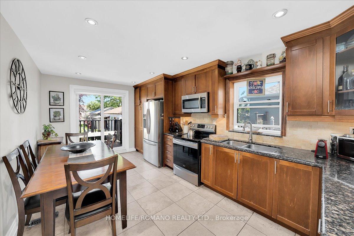 Photo 10 of 5 Cuffley Crescent S, North York, Downsview-Roding-CFB — HOMEH