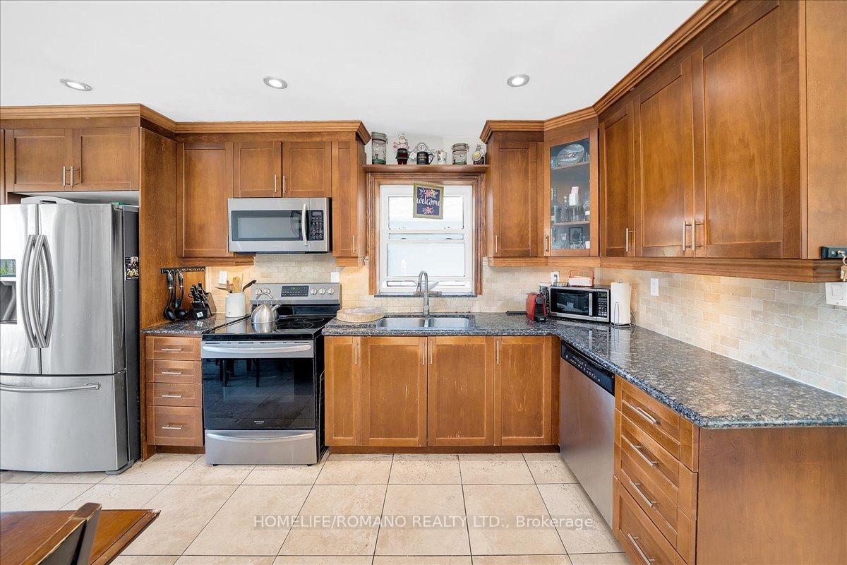 Photo 11 of 5 Cuffley Crescent S, North York, Downsview-Roding-CFB — HOMEH