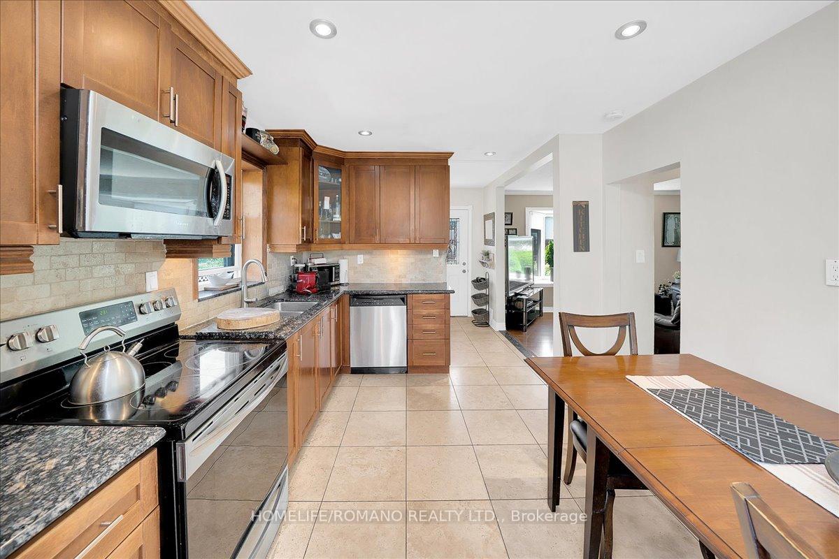Photo 12 of 5 Cuffley Crescent S, North York, Downsview-Roding-CFB — HOMEH