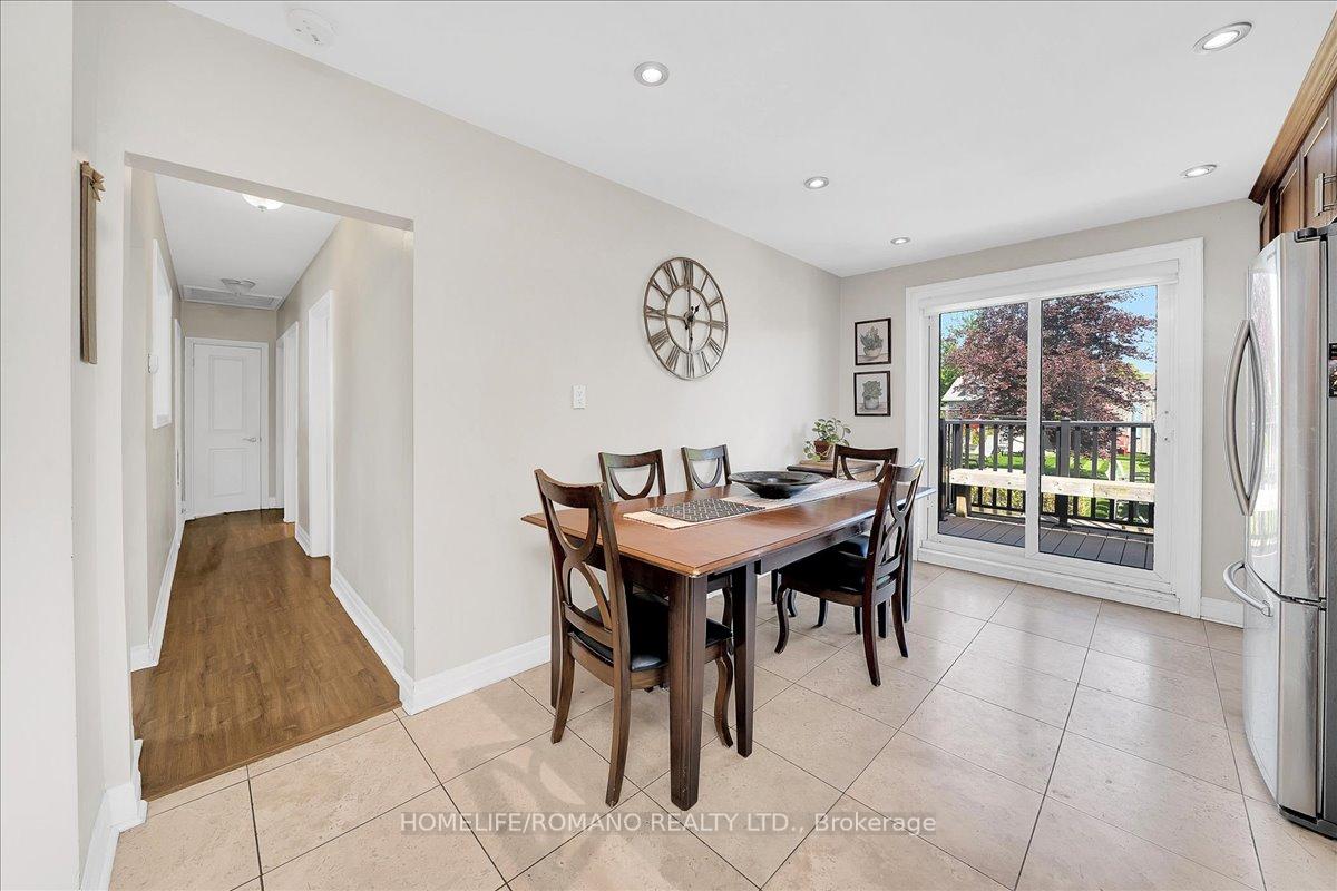 Photo 13 of 5 Cuffley Crescent S, North York, Downsview-Roding-CFB — HOMEH