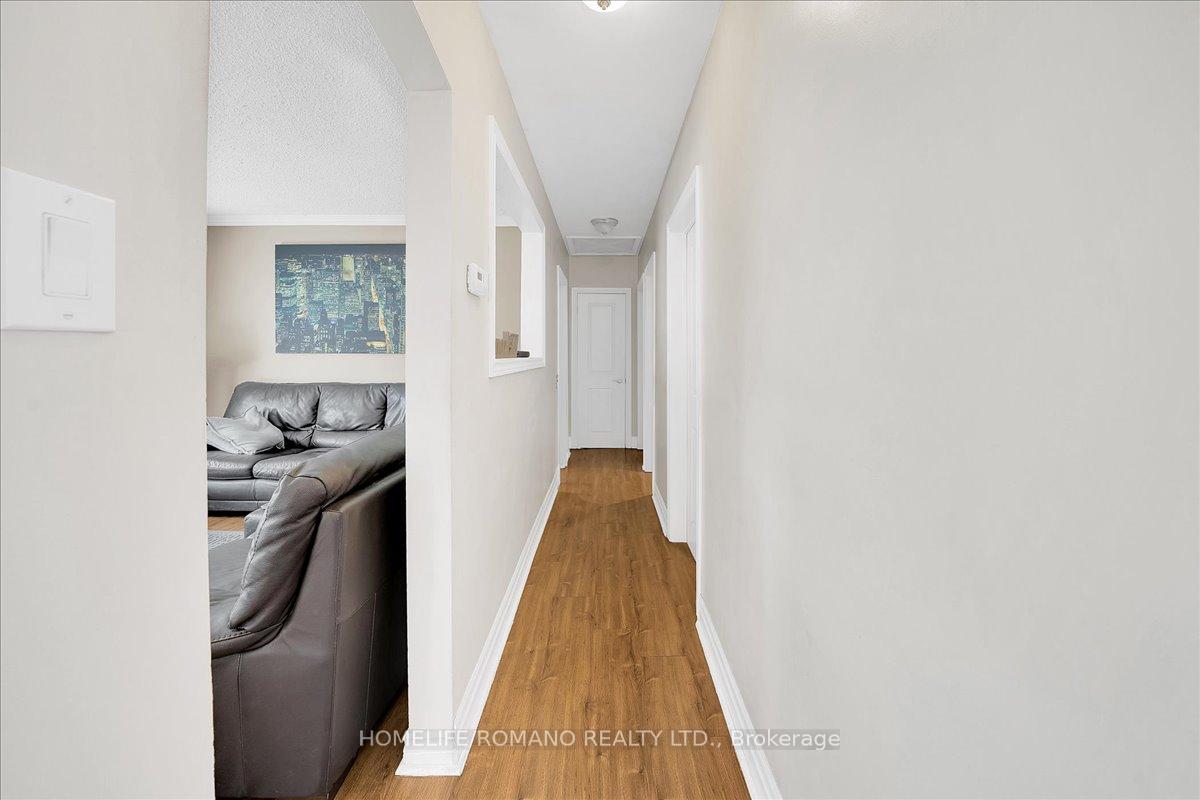 Photo 14 of 5 Cuffley Crescent S, North York, Downsview-Roding-CFB — HOMEH