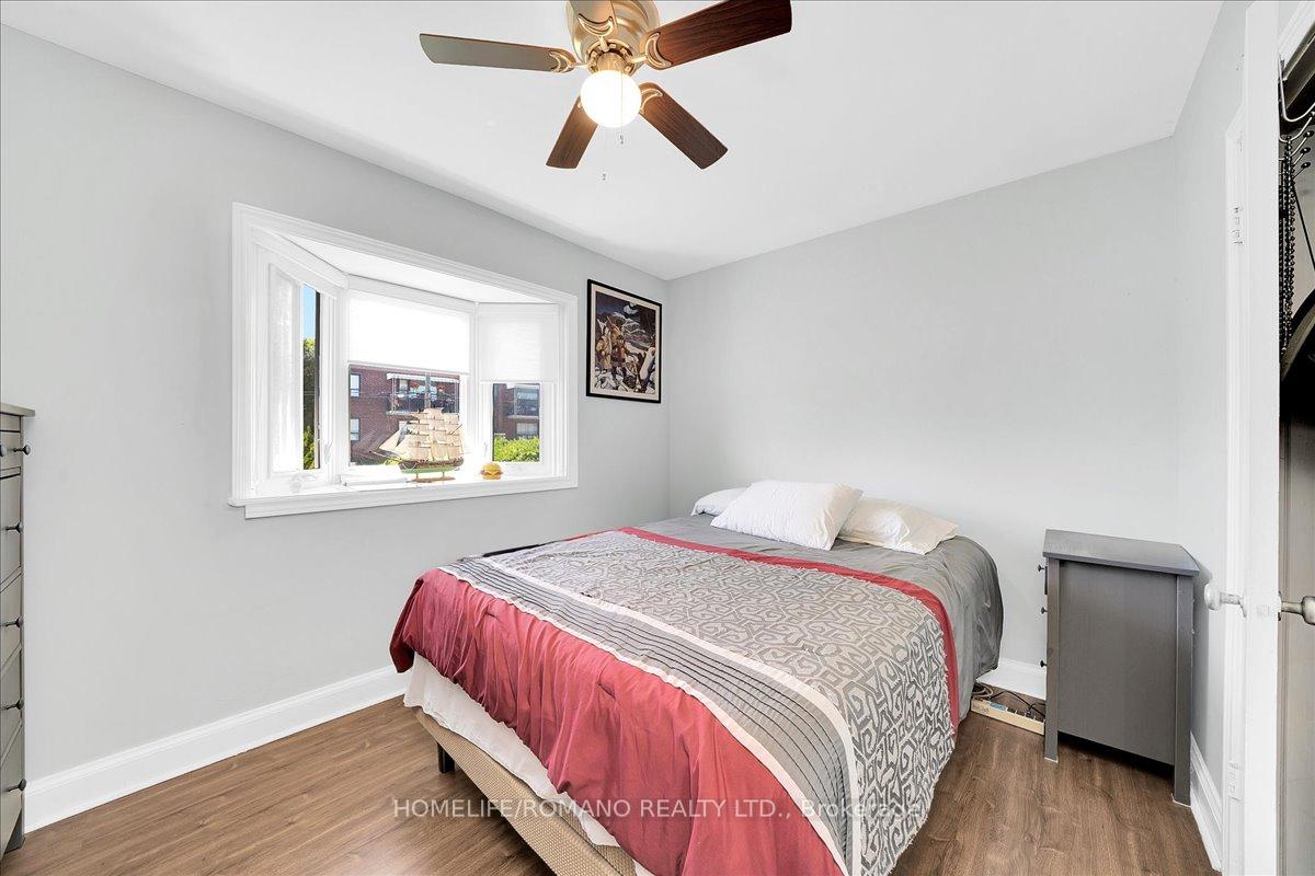 Photo 18 of 5 Cuffley Crescent S, North York, Downsview-Roding-CFB — HOMEH