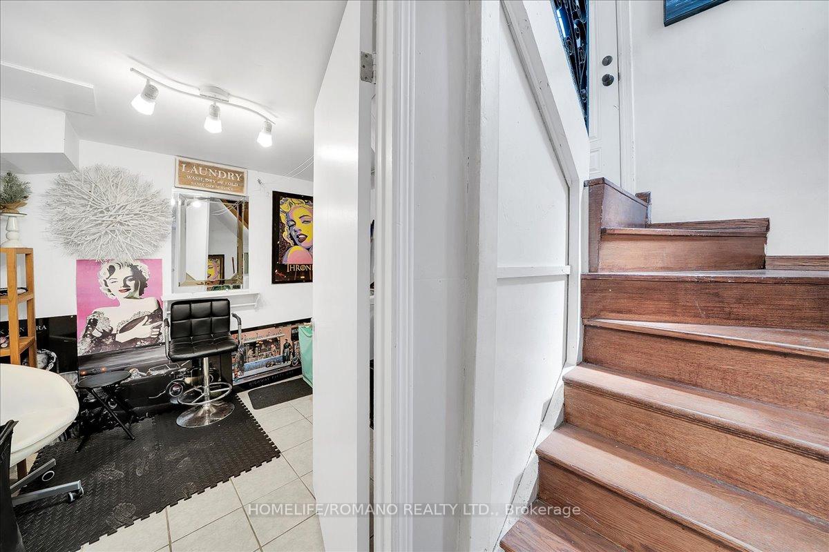 Photo 19 of 5 Cuffley Crescent S, North York, Downsview-Roding-CFB — HOMEH