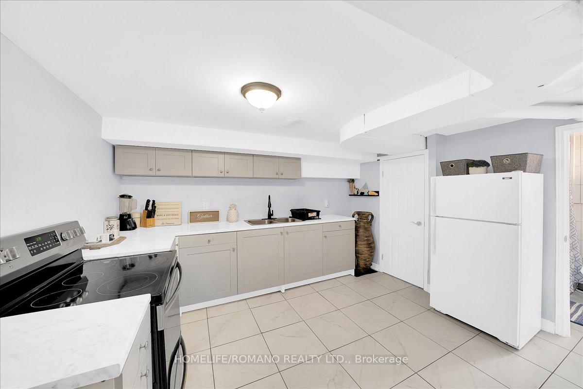 Photo 24 of 5 Cuffley Crescent S, North York, Downsview-Roding-CFB — HOMEH