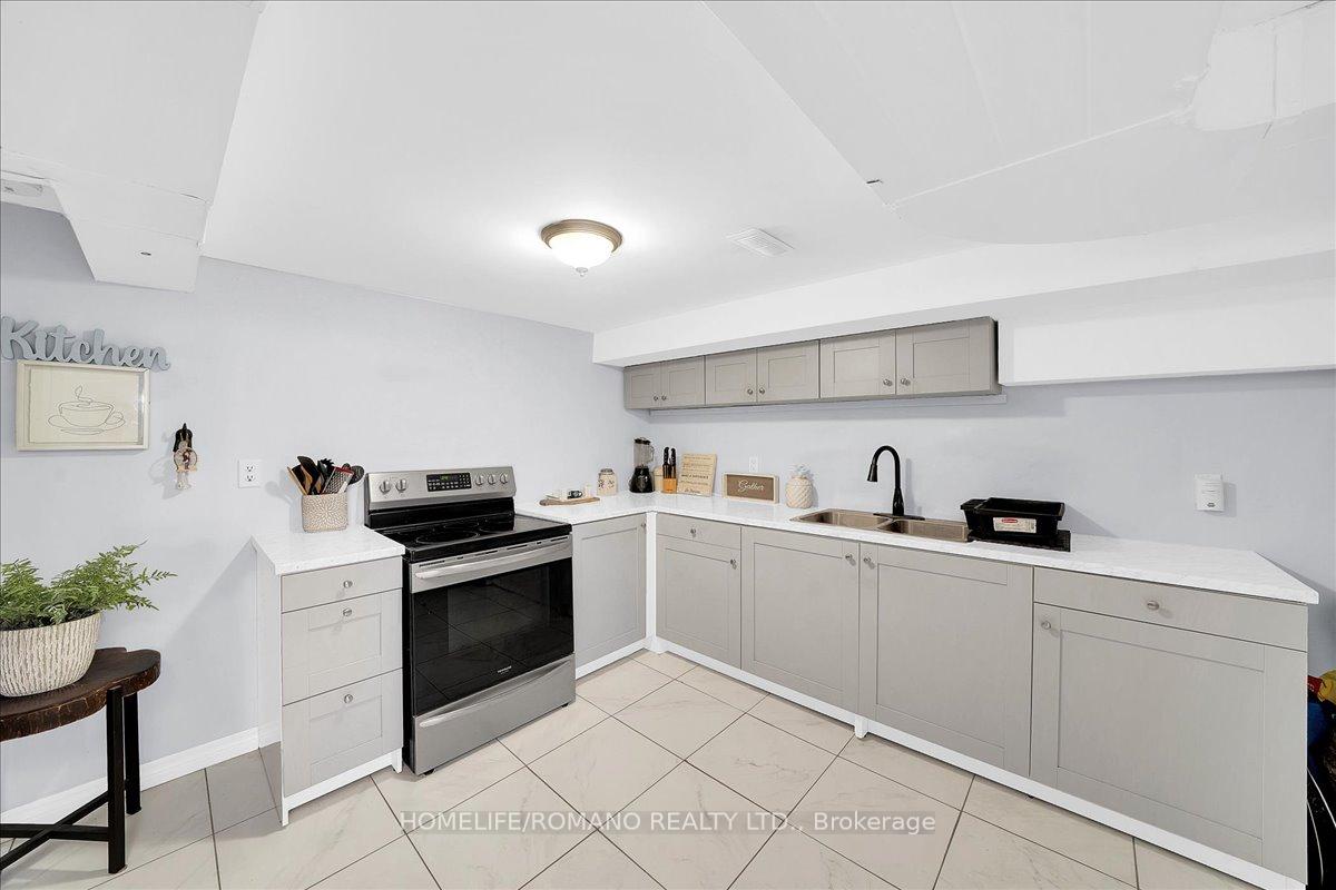 Photo 25 of 5 Cuffley Crescent S, North York, Downsview-Roding-CFB — HOMEH