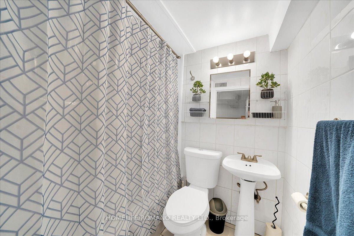 Photo 26 of 5 Cuffley Crescent S, North York, Downsview-Roding-CFB — HOMEH