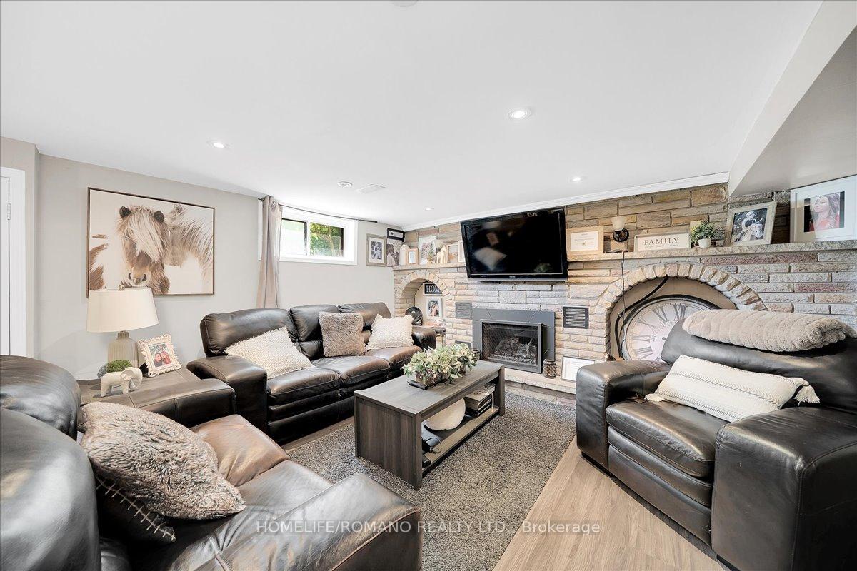 Photo 27 of 5 Cuffley Crescent S, North York, Downsview-Roding-CFB — HOMEH