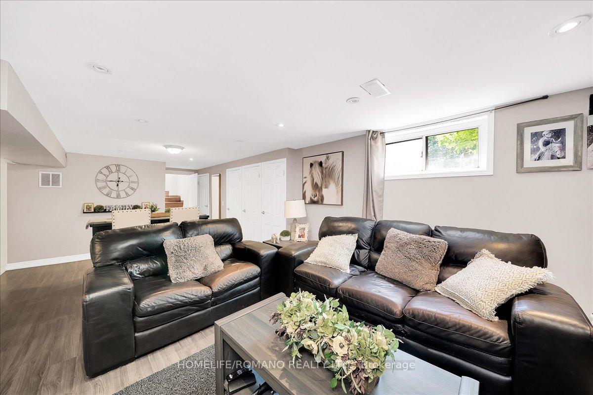 Photo 28 of 5 Cuffley Crescent S, North York, Downsview-Roding-CFB — HOMEH
