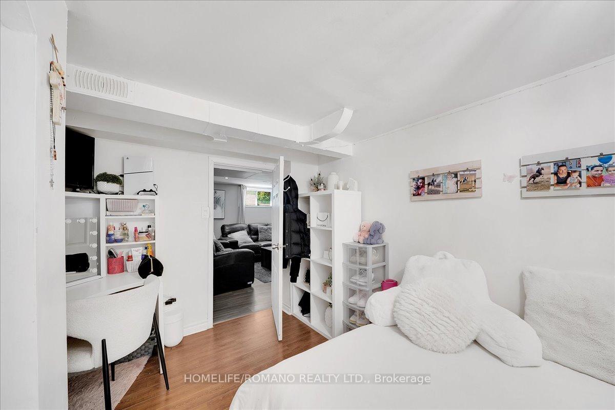 Photo 30 of 5 Cuffley Crescent S, North York, Downsview-Roding-CFB — HOMEH