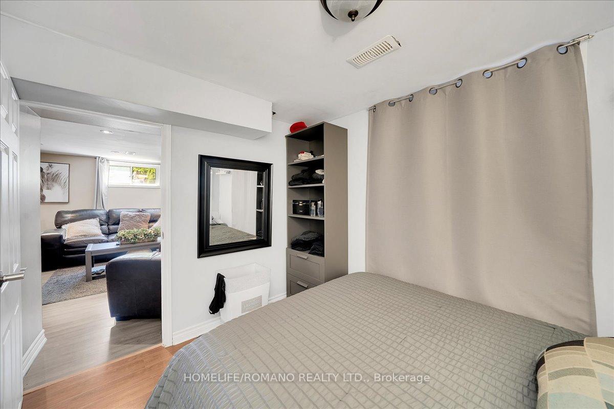 Photo 32 of 5 Cuffley Crescent S, North York, Downsview-Roding-CFB — HOMEH