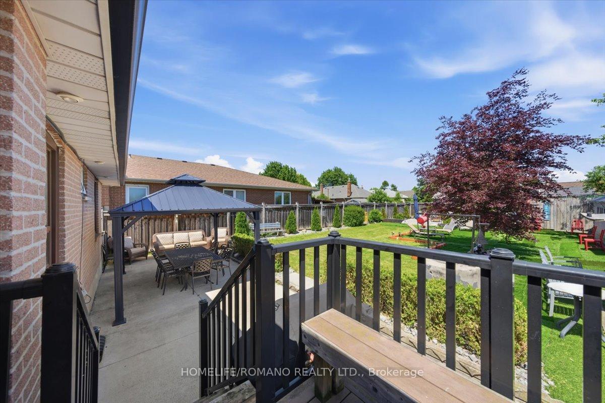 Photo 33 of 5 Cuffley Crescent S, North York, Downsview-Roding-CFB — HOMEH