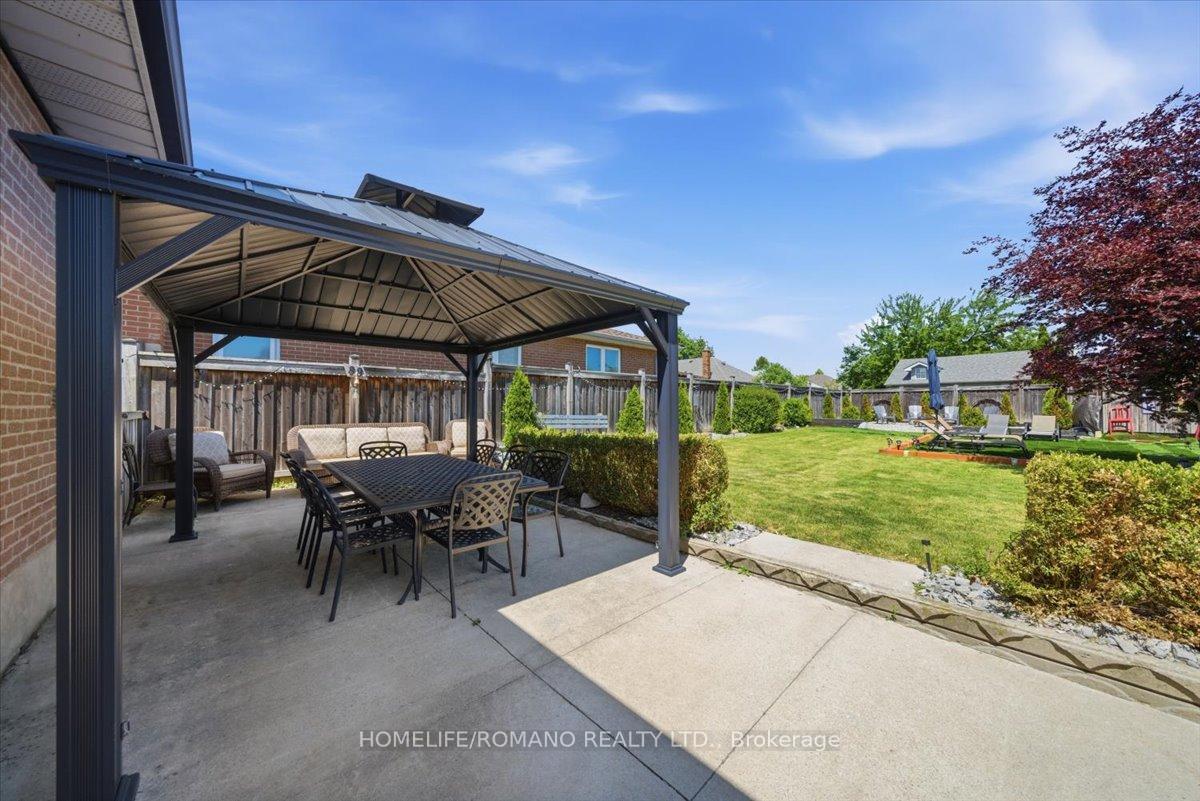 Photo 34 of 5 Cuffley Crescent S, North York, Downsview-Roding-CFB — HOMEH