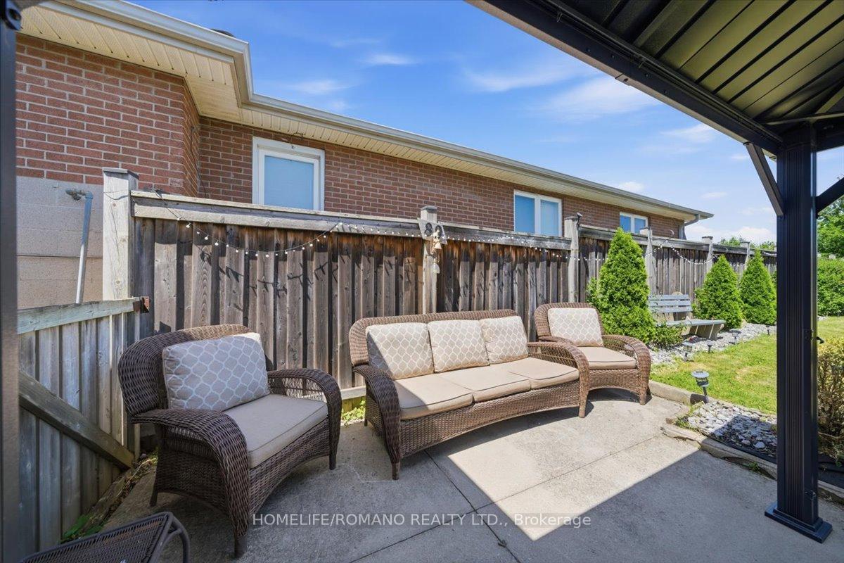 Photo 36 of 5 Cuffley Crescent S, North York, Downsview-Roding-CFB — HOMEH