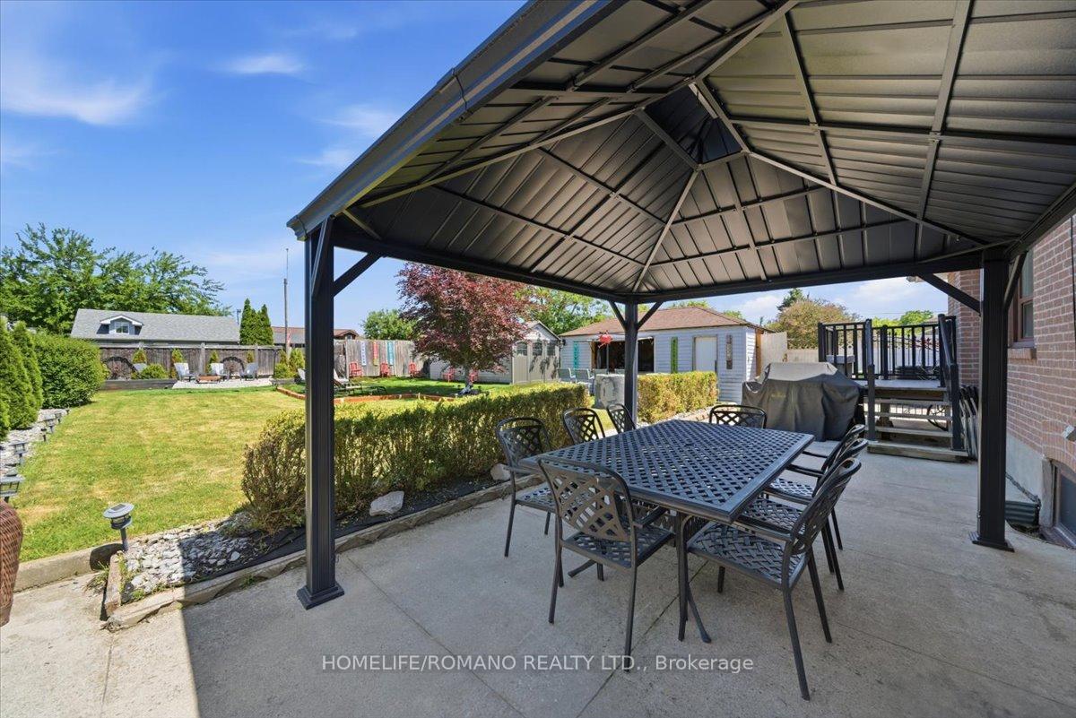 Photo 37 of 5 Cuffley Crescent S, North York, Downsview-Roding-CFB — HOMEH