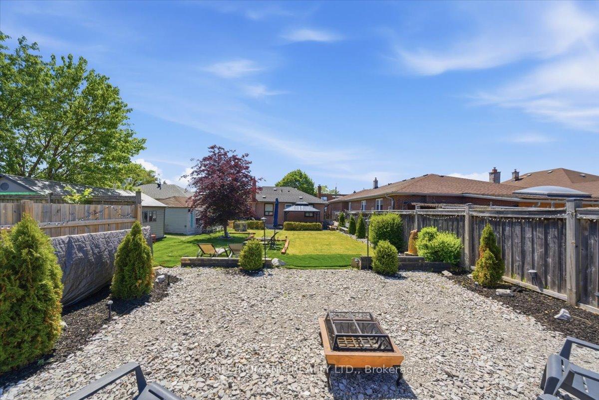Photo 47 of 5 Cuffley Crescent S, North York, Downsview-Roding-CFB — HOMEH