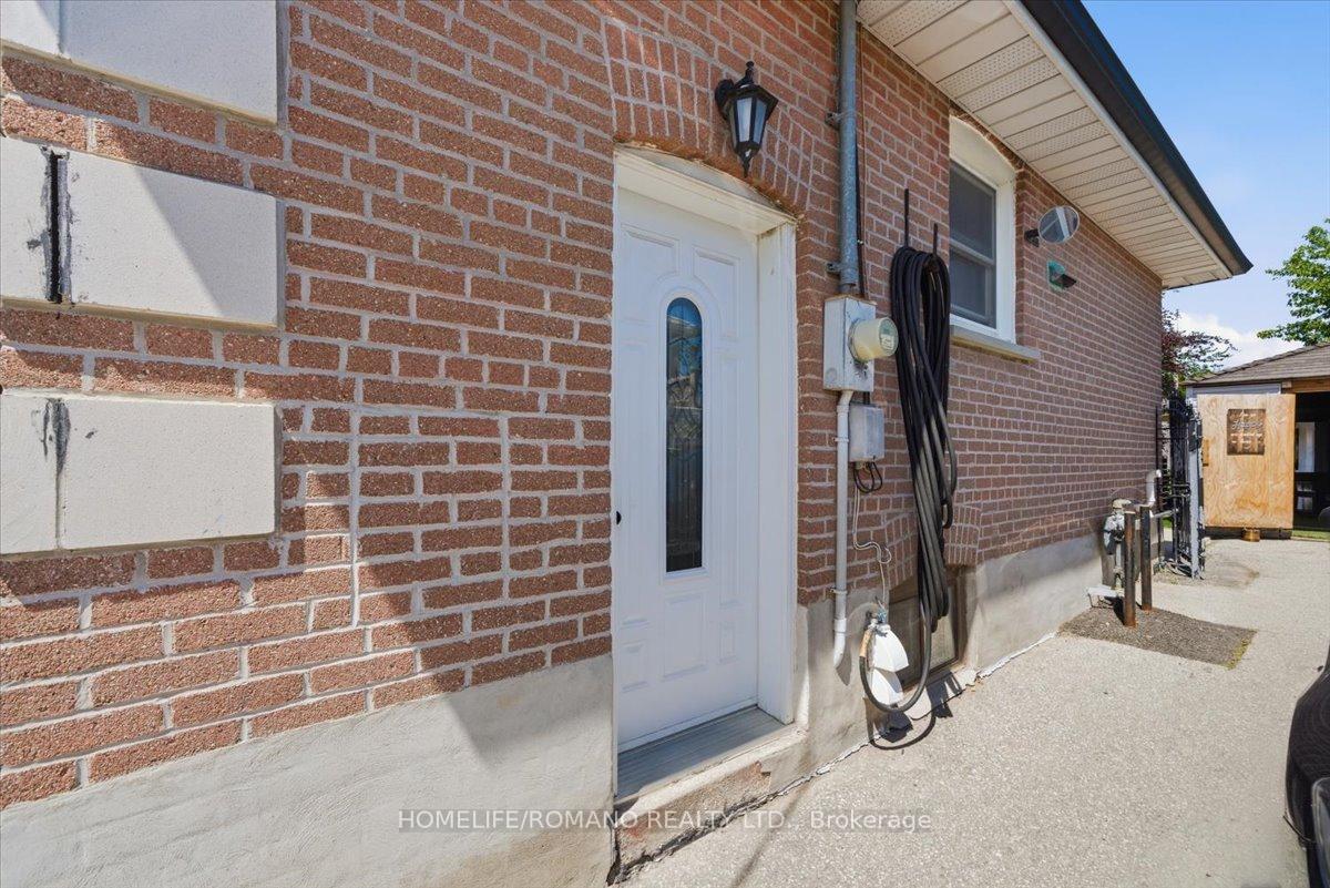 Photo 49 of 5 Cuffley Crescent S, North York, Downsview-Roding-CFB — HOMEH