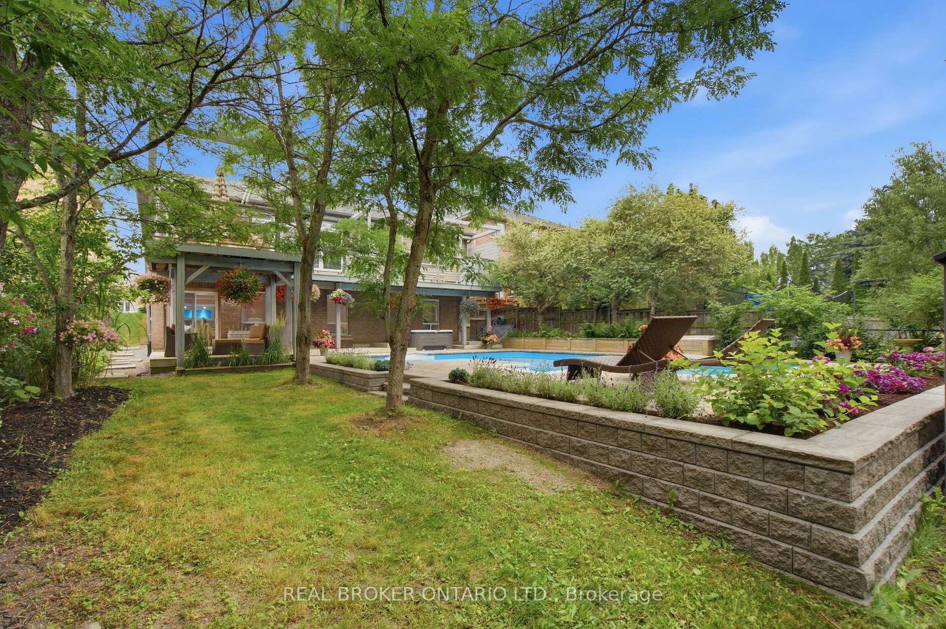 Photo 46 of 126 Second Avenue, Uxbridge — HOMEH