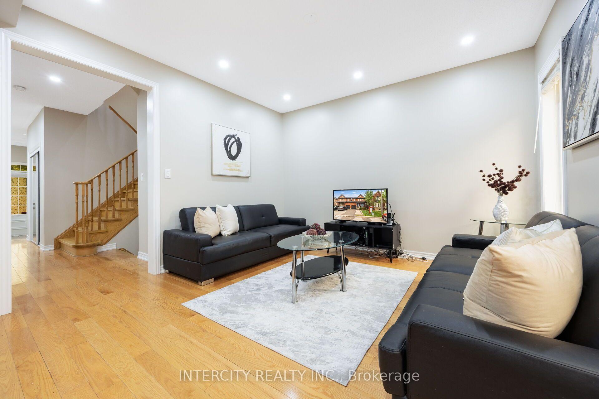 Photo 16 of 162 Holmes Crescent, Milton, Scott — HOMEH