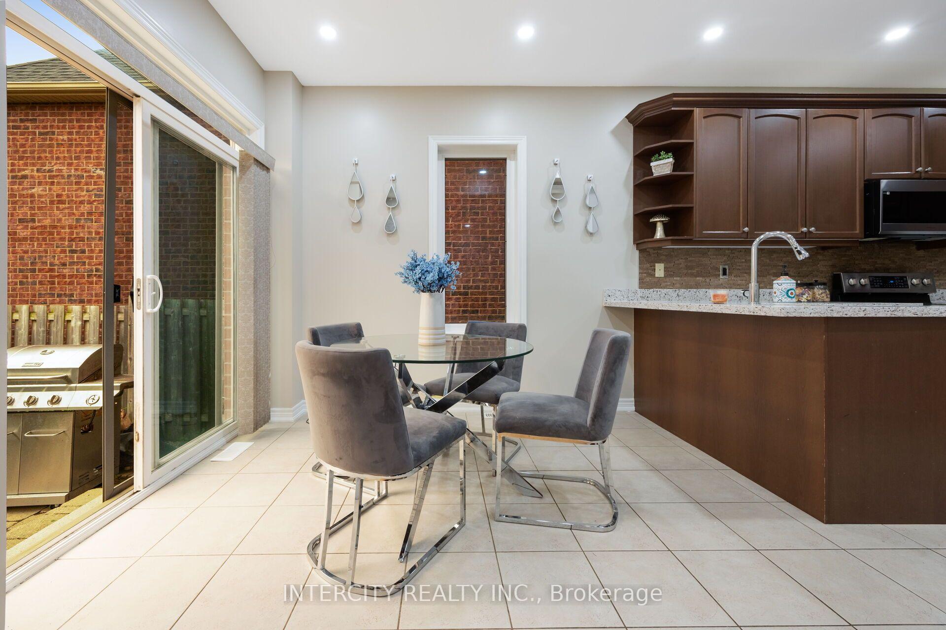 Photo 18 of 162 Holmes Crescent, Milton, Scott — HOMEH