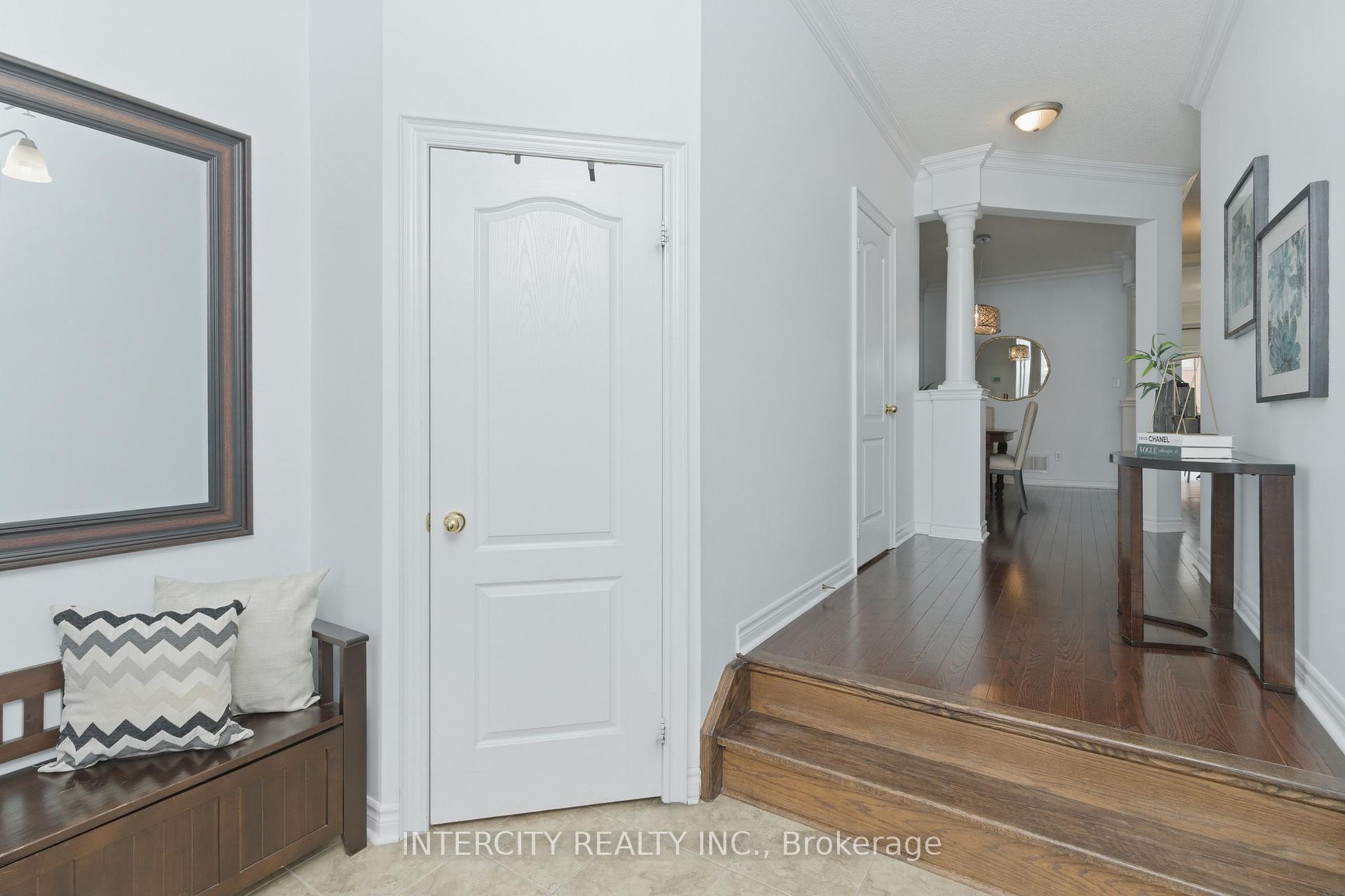 Photo 5 of 111 Fandango Drive, Brampton, Credit Valley — HOMEH