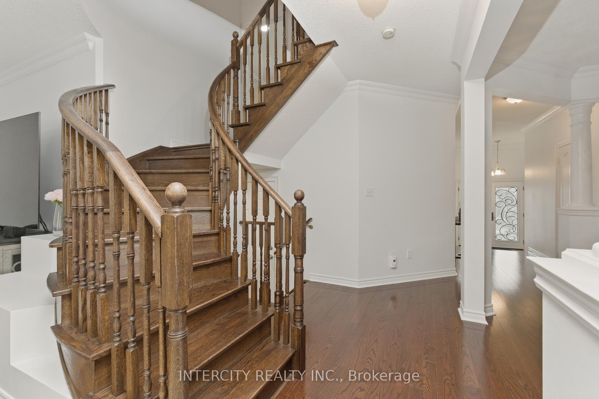 Photo 10 of 111 Fandango Drive, Brampton, Credit Valley — HOMEH