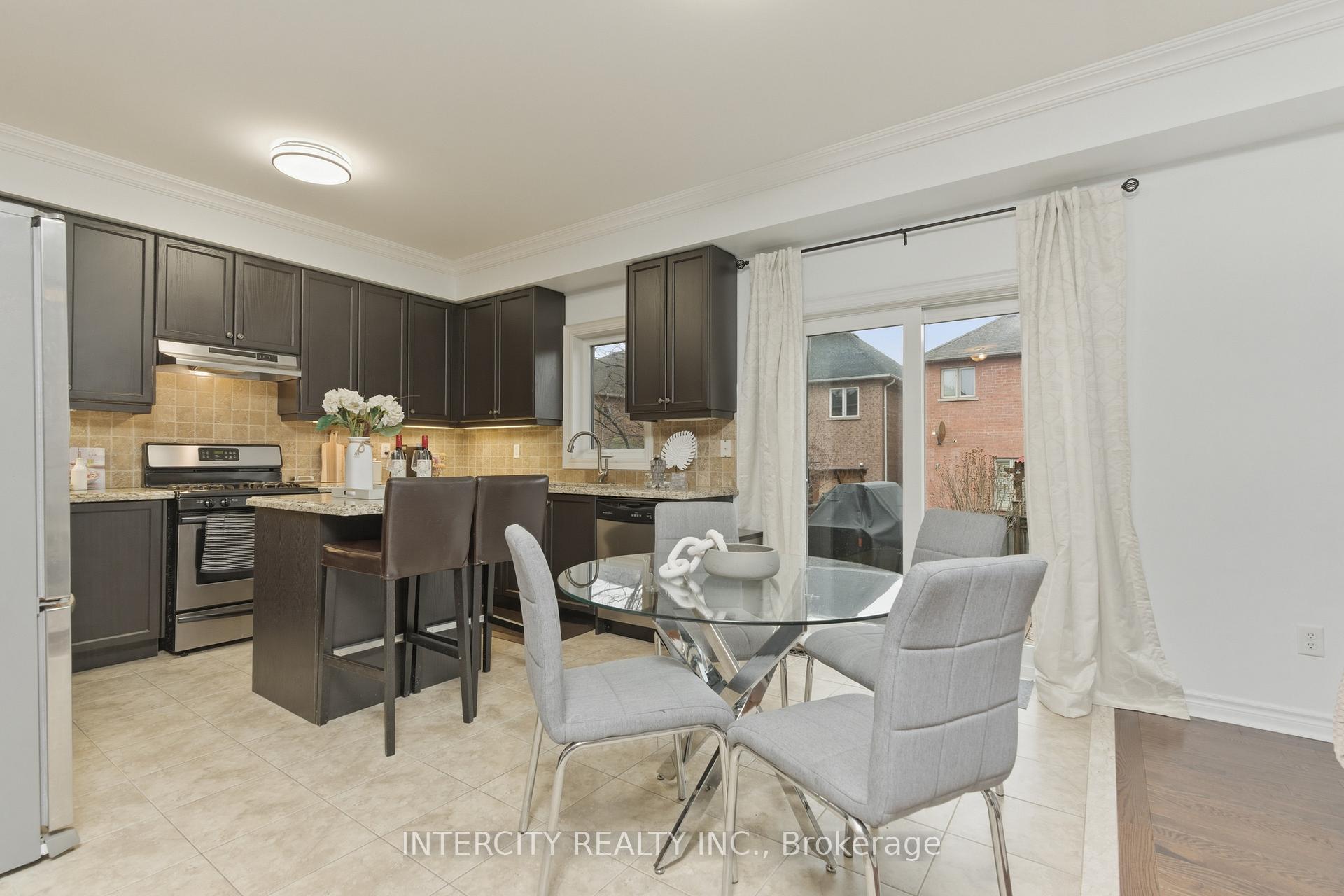 Photo 13 of 111 Fandango Drive, Brampton, Credit Valley — HOMEH