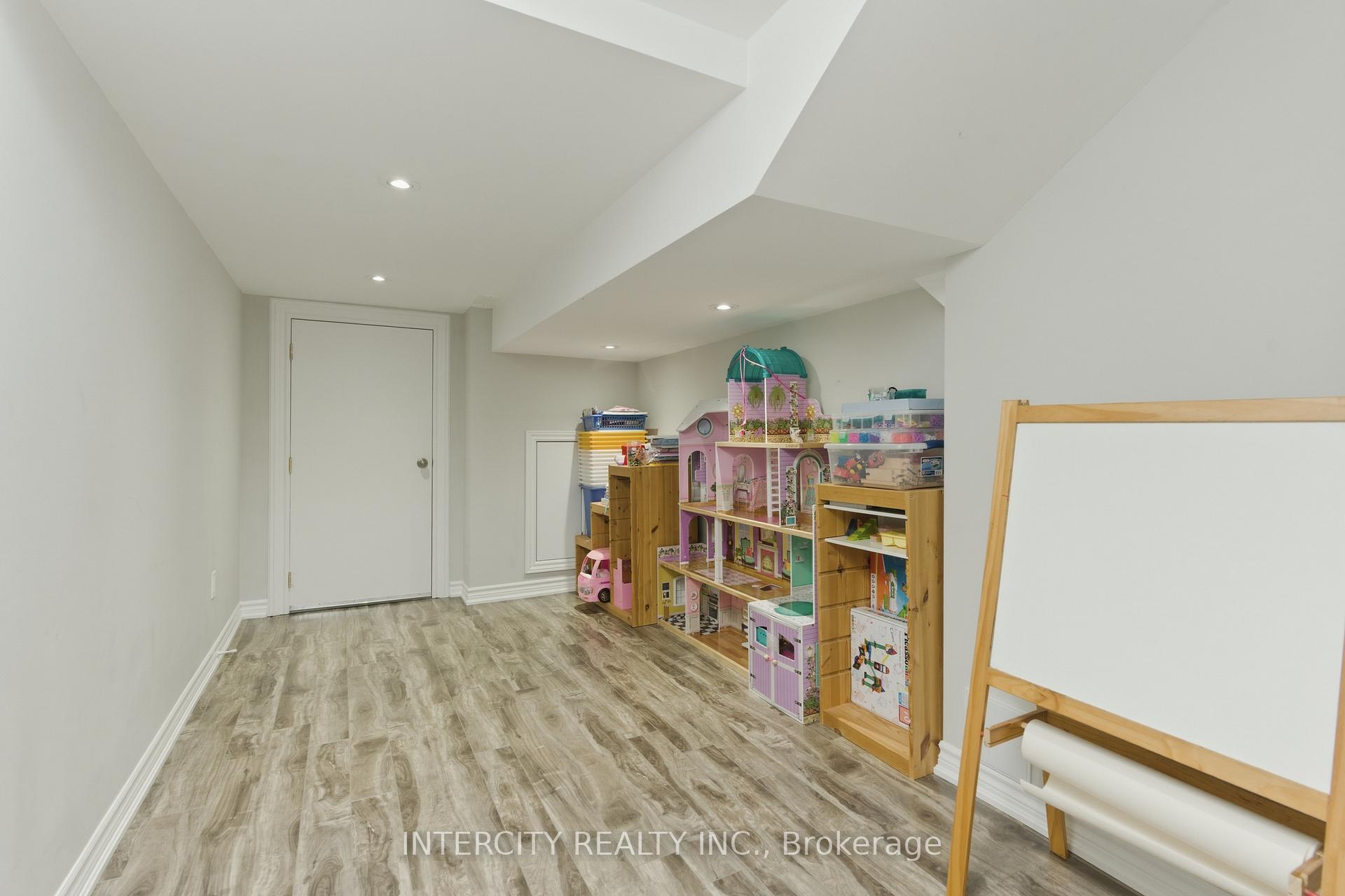 Photo 32 of 111 Fandango Drive, Brampton, Credit Valley — HOMEH