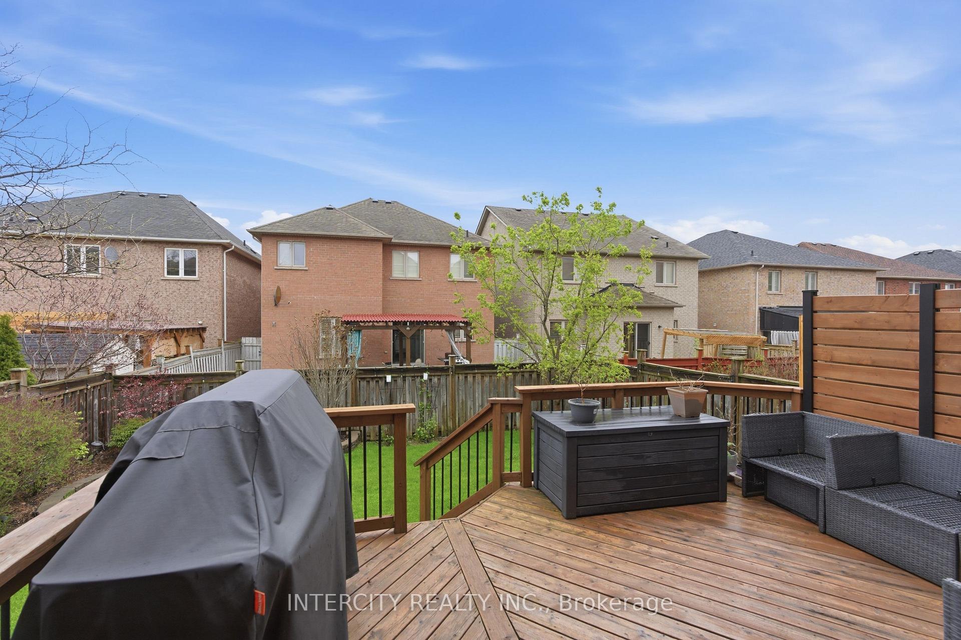 Photo 33 of 111 Fandango Drive, Brampton, Credit Valley — HOMEH