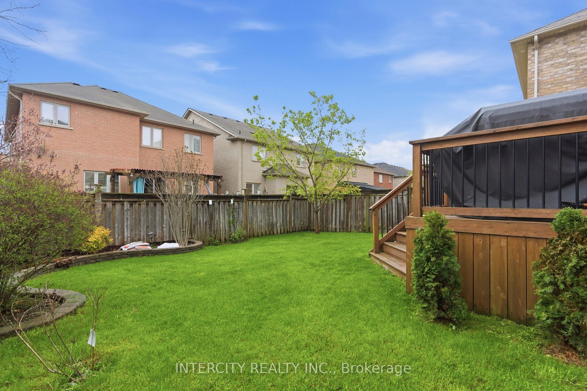 Photo 35 of 111 Fandango Drive, Brampton, Credit Valley — HOMEH