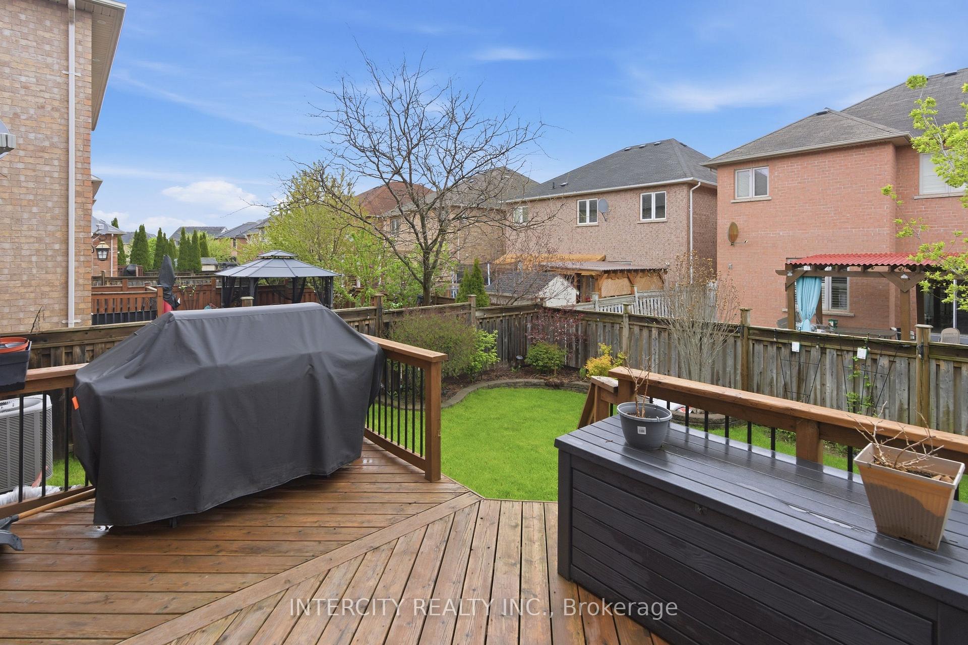 Photo 37 of 111 Fandango Drive, Brampton, Credit Valley — HOMEH