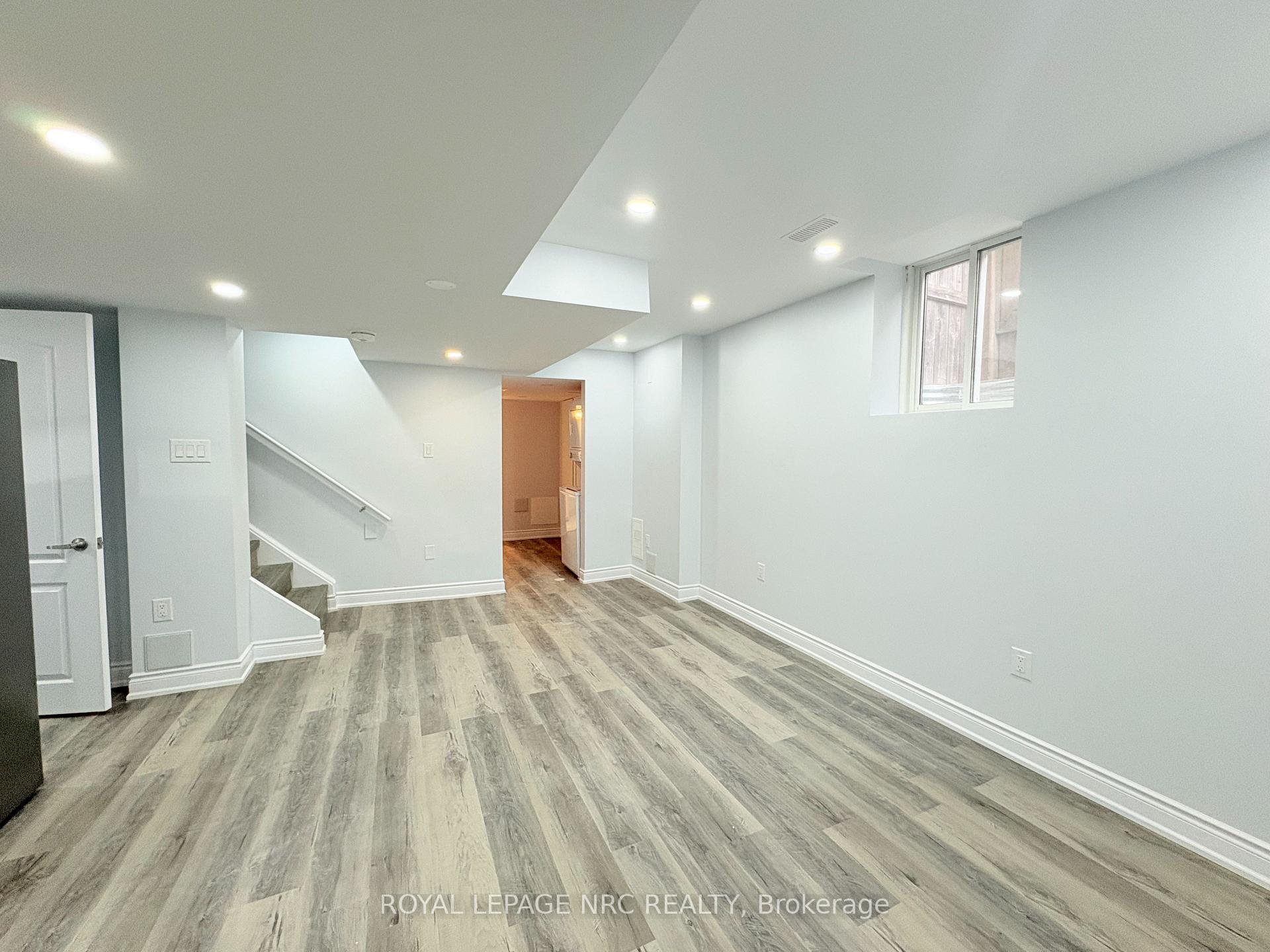 Photo 3 of Unit Basement, 11 Meadow Wood Crescent, Hamilton, Stoney Creek — HOMEH