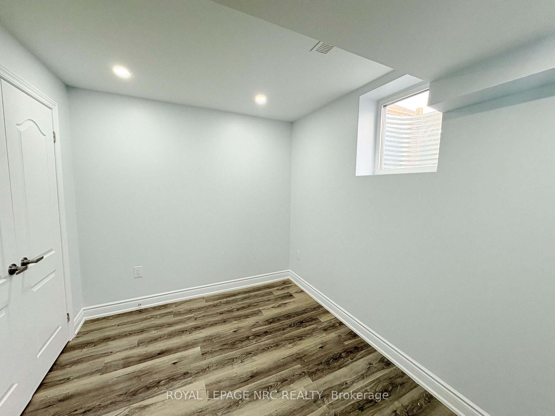Photo 5 of Unit Basement, 11 Meadow Wood Crescent, Hamilton, Stoney Creek — HOMEH