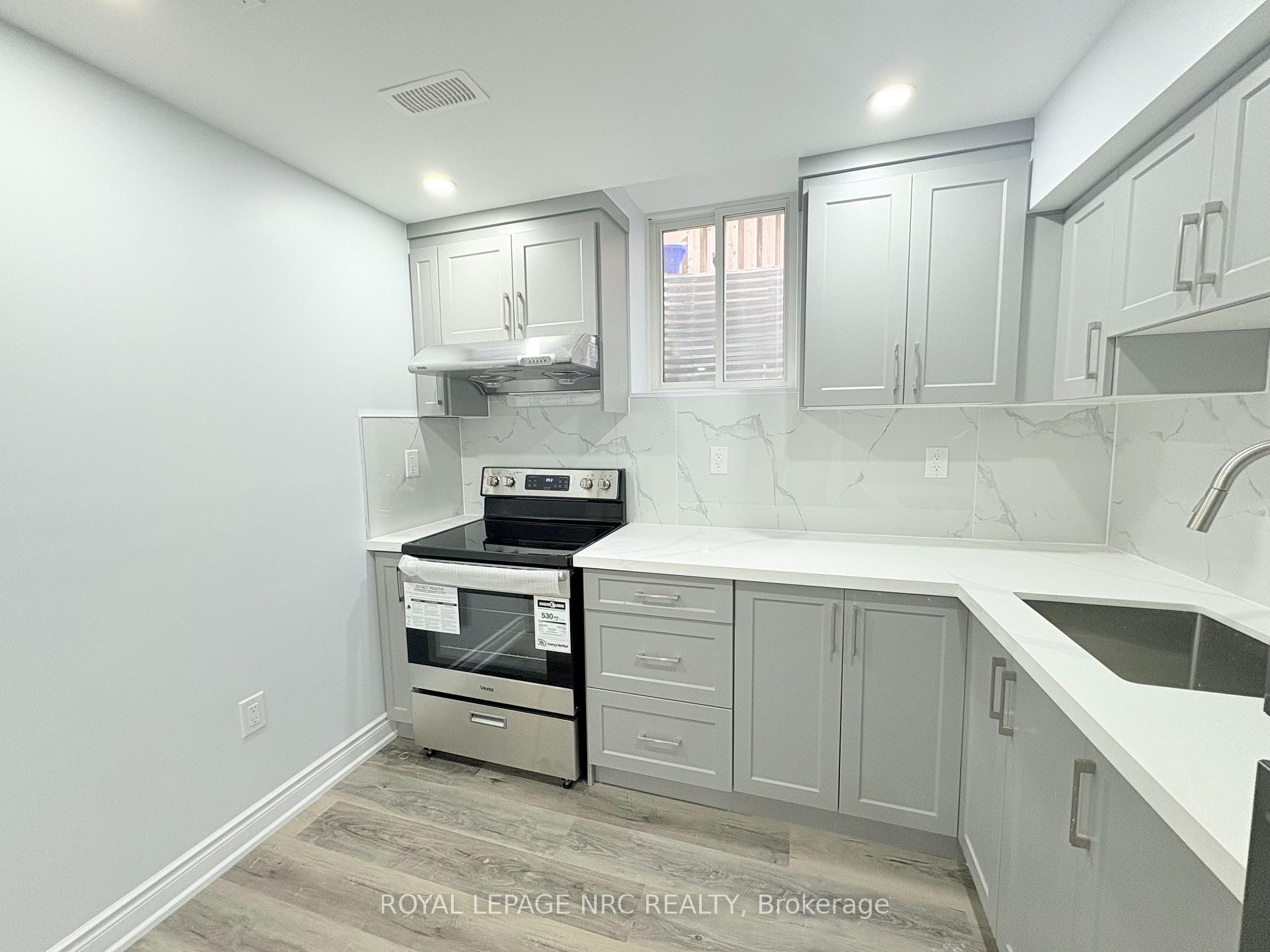 Photo 7 of Unit Basement, 11 Meadow Wood Crescent, Hamilton, Stoney Creek — HOMEH