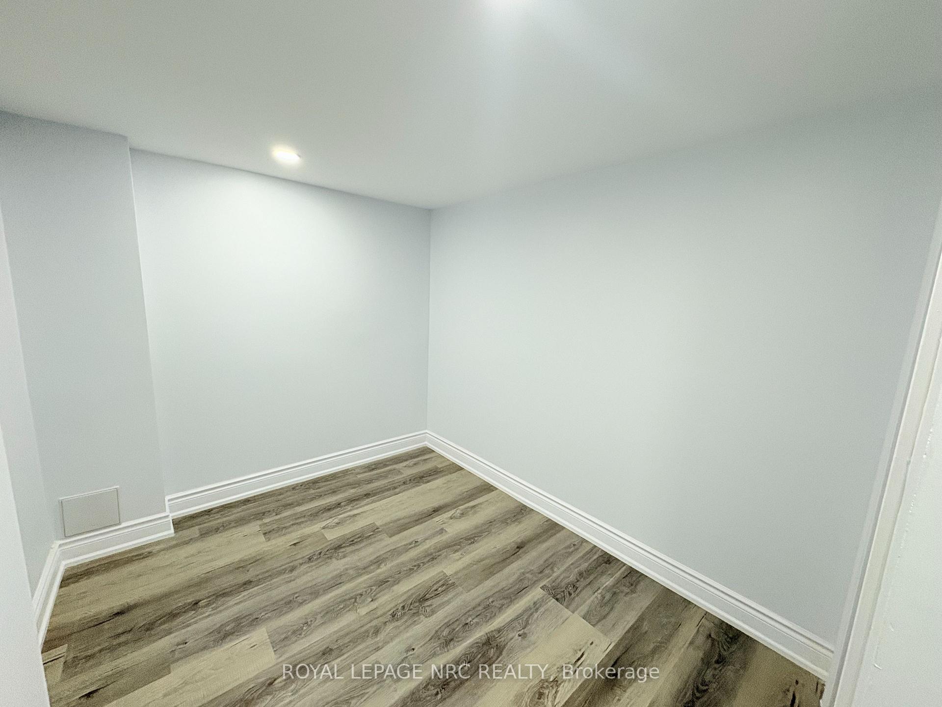 Photo 8 of Unit Basement, 11 Meadow Wood Crescent, Hamilton, Stoney Creek — HOMEH