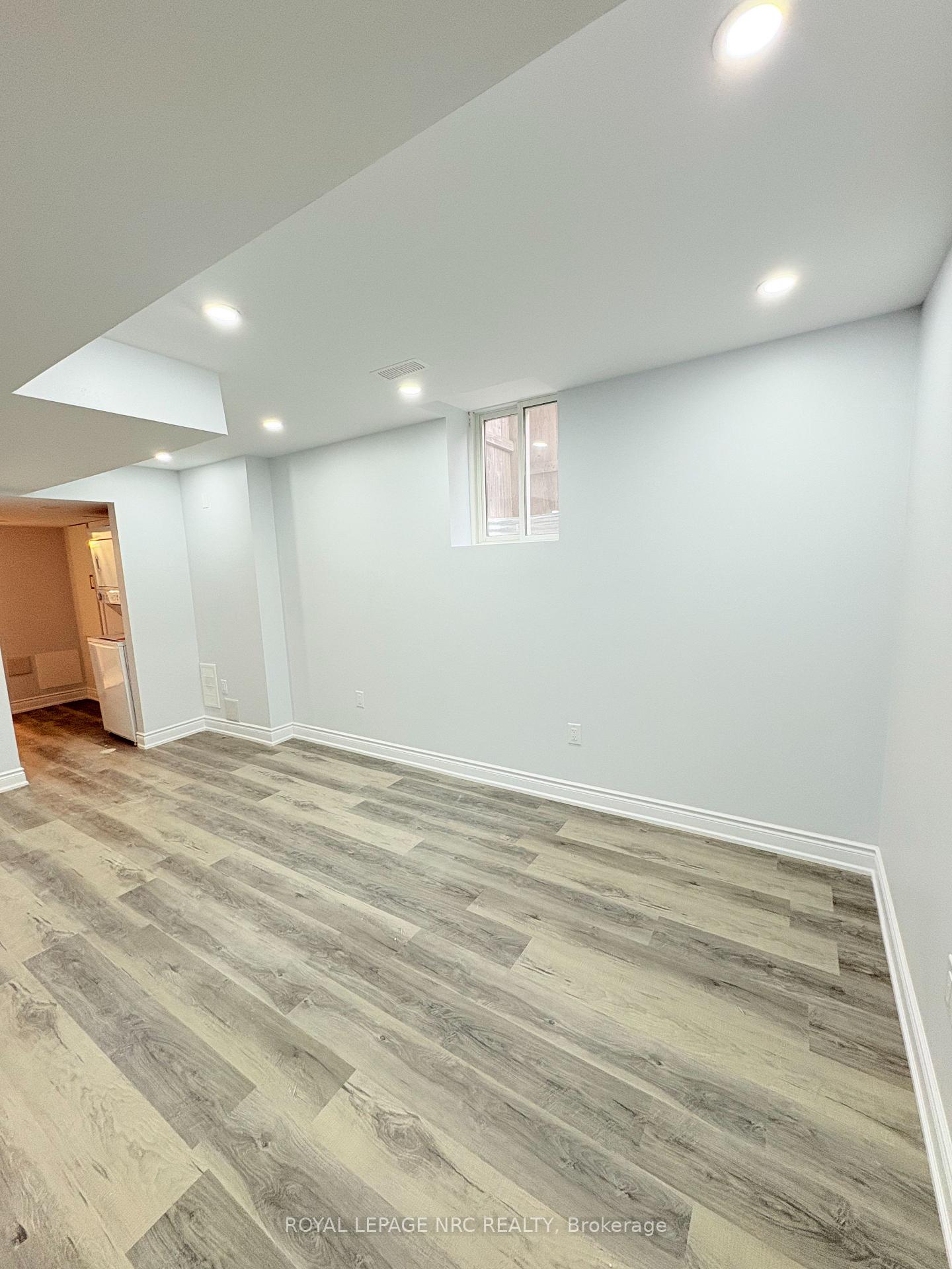 Photo 12 of Unit Basement, 11 Meadow Wood Crescent, Hamilton, Stoney Creek — HOMEH