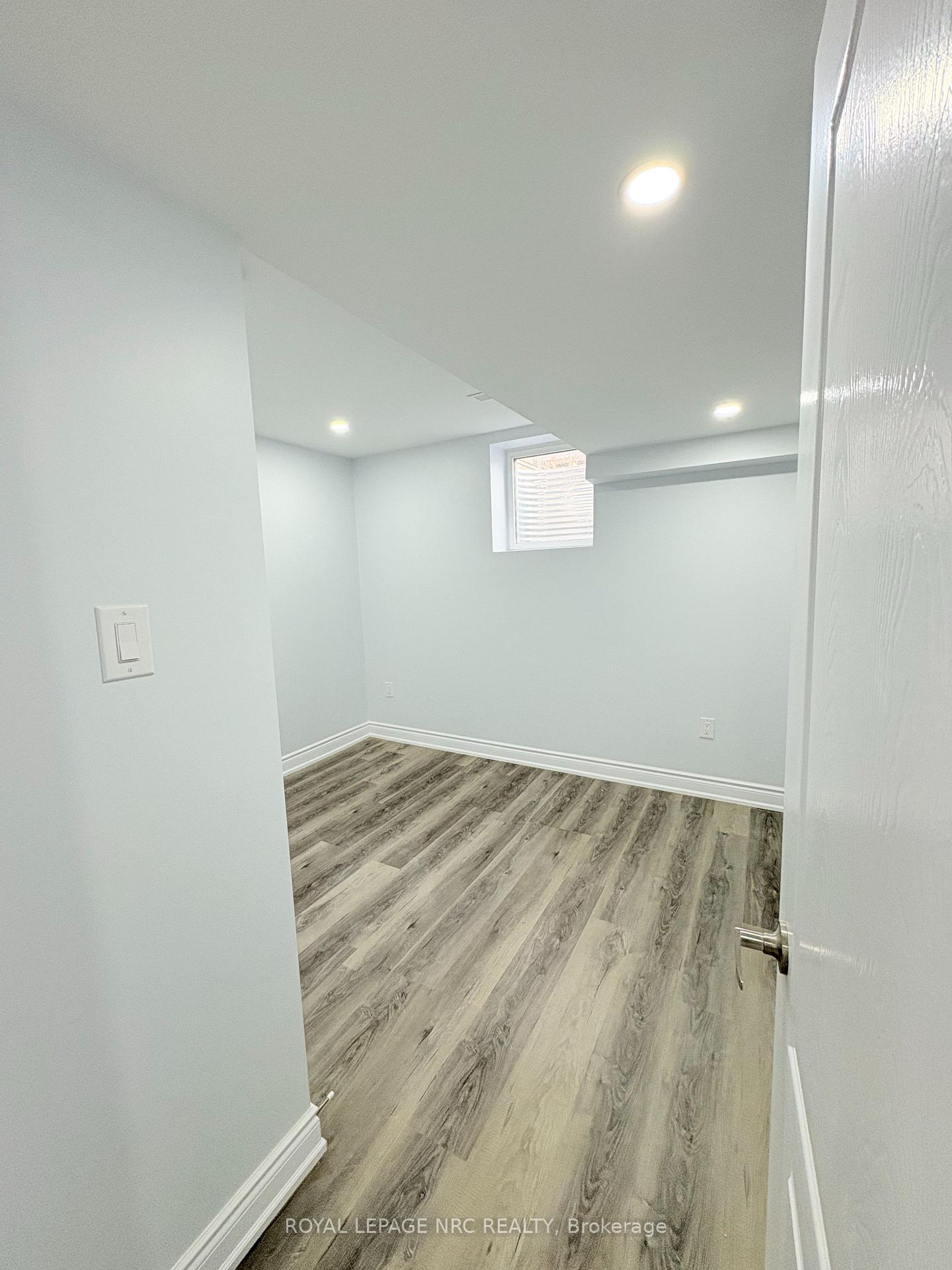 Photo 13 of Unit Basement, 11 Meadow Wood Crescent, Hamilton, Stoney Creek — HOMEH