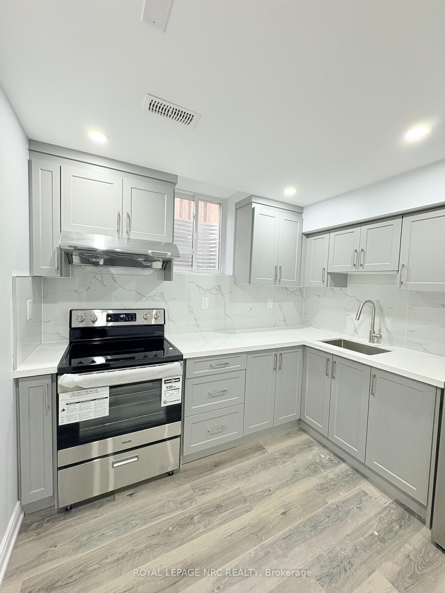 Photo 14 of Unit Basement, 11 Meadow Wood Crescent, Hamilton, Stoney Creek — HOMEH