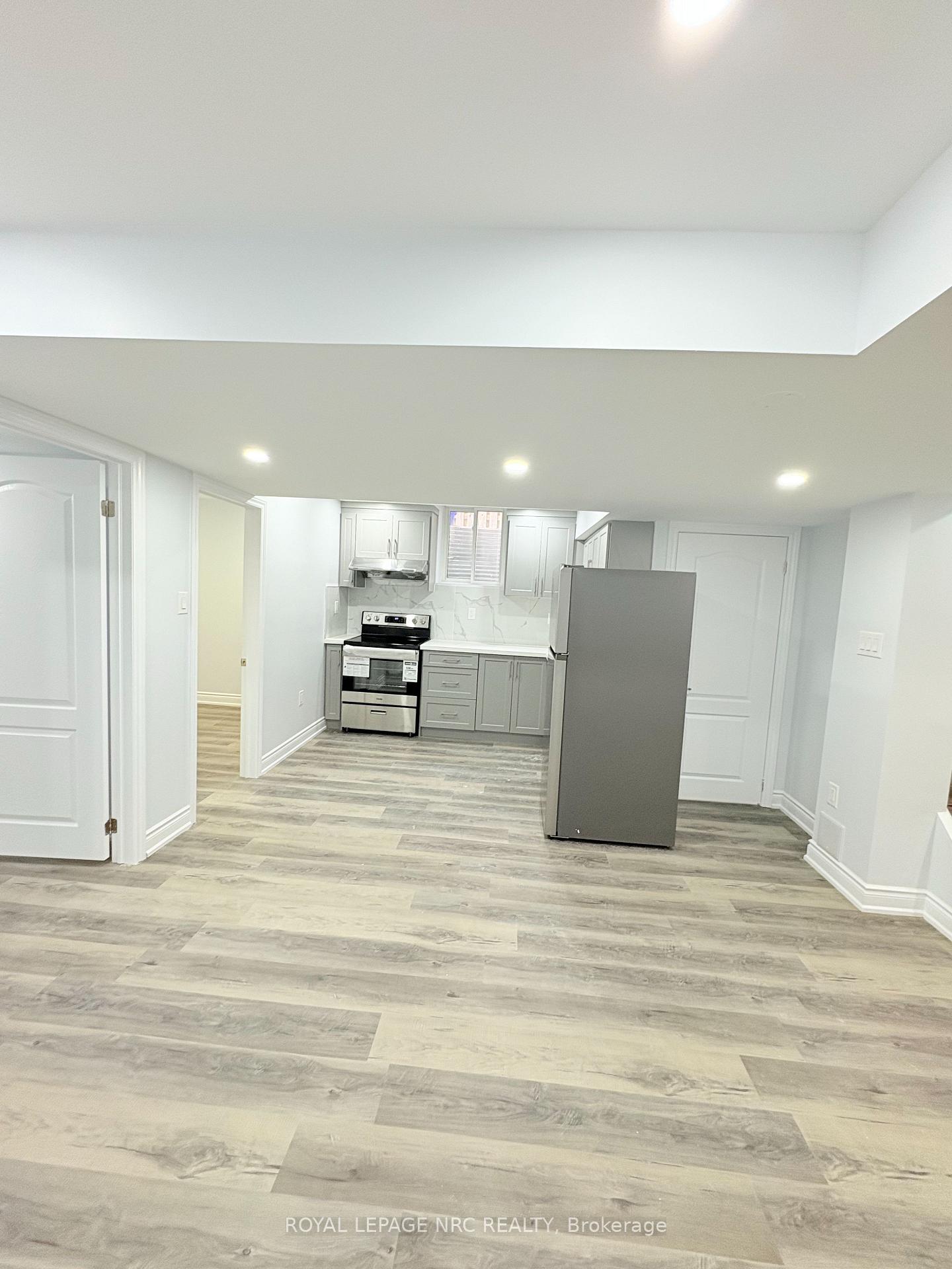 Photo 15 of Unit Basement, 11 Meadow Wood Crescent, Hamilton, Stoney Creek — HOMEH