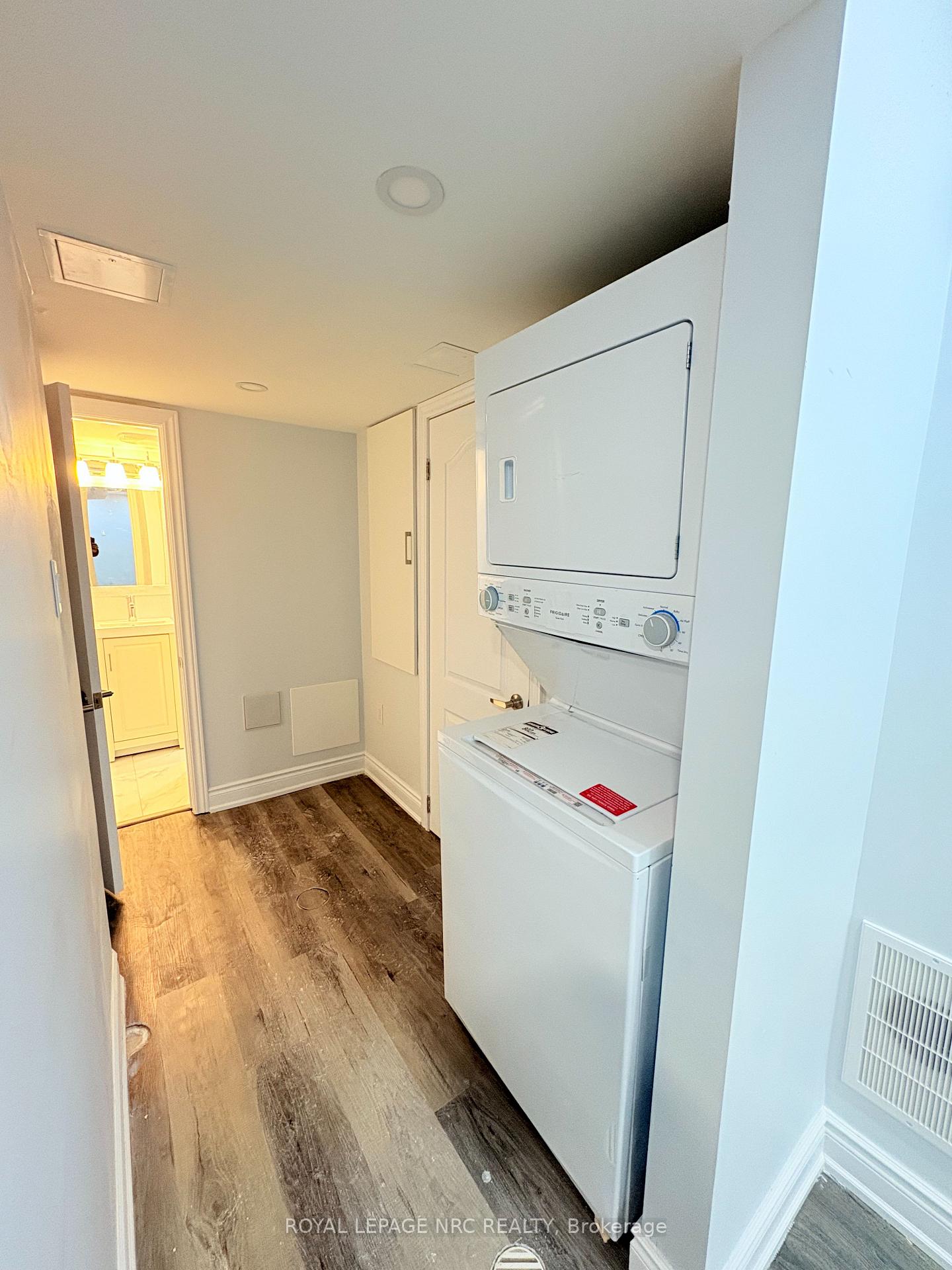 Photo 17 of Unit Basement, 11 Meadow Wood Crescent, Hamilton, Stoney Creek — HOMEH