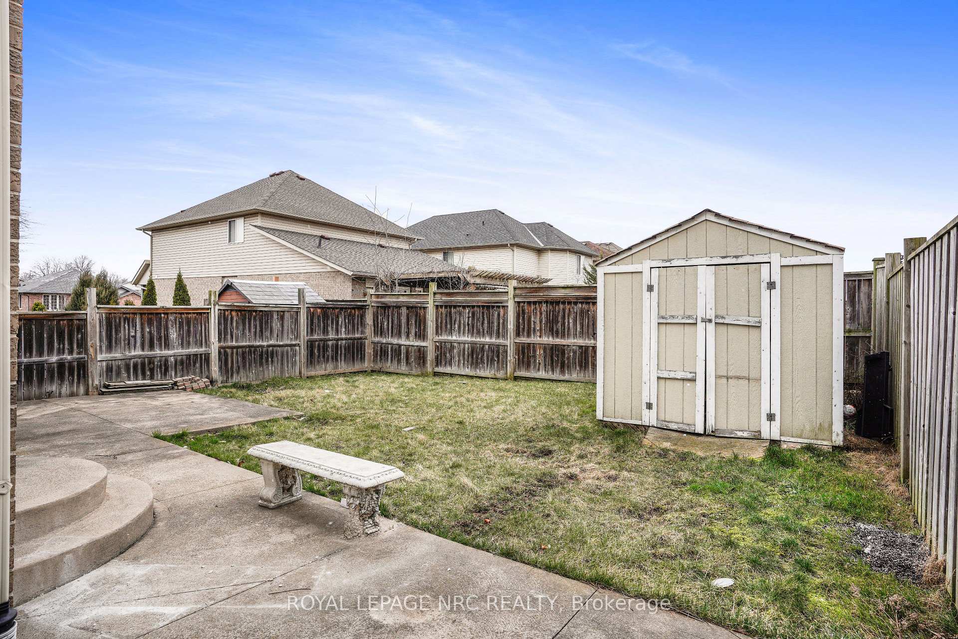 Photo 19 of Unit Basement, 11 Meadow Wood Crescent, Hamilton, Stoney Creek — HOMEH