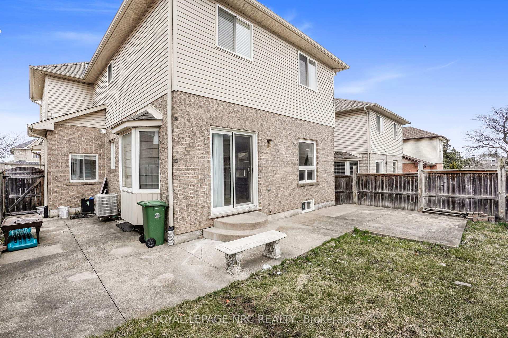 Photo 22 of Unit Basement, 11 Meadow Wood Crescent, Hamilton, Stoney Creek — HOMEH