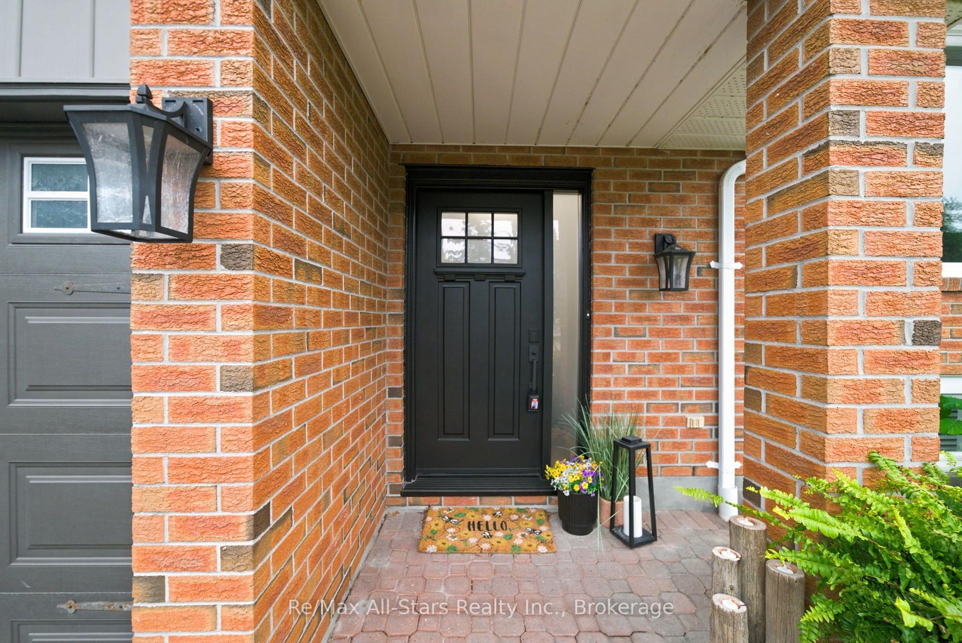 Photo 2 of 29 Applewood Crescent, Scugog, Port Perry — HOMEH