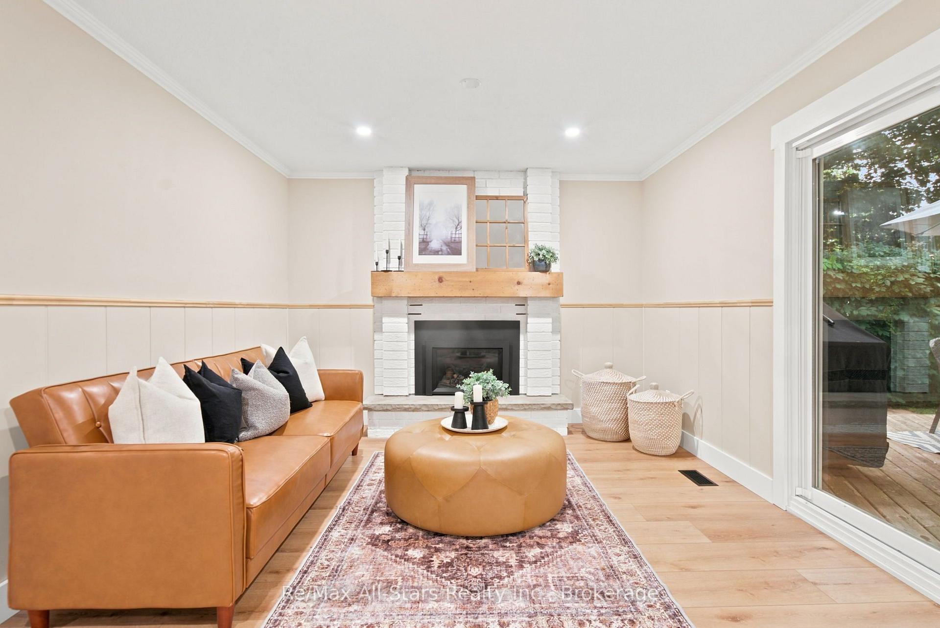 Photo 4 of 29 Applewood Crescent, Scugog, Port Perry — HOMEH
