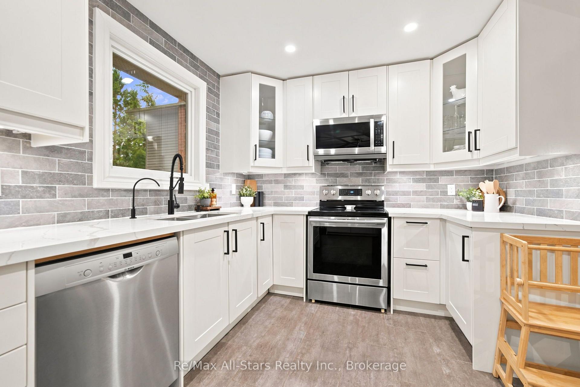 Photo 12 of 29 Applewood Crescent, Scugog, Port Perry — HOMEH
