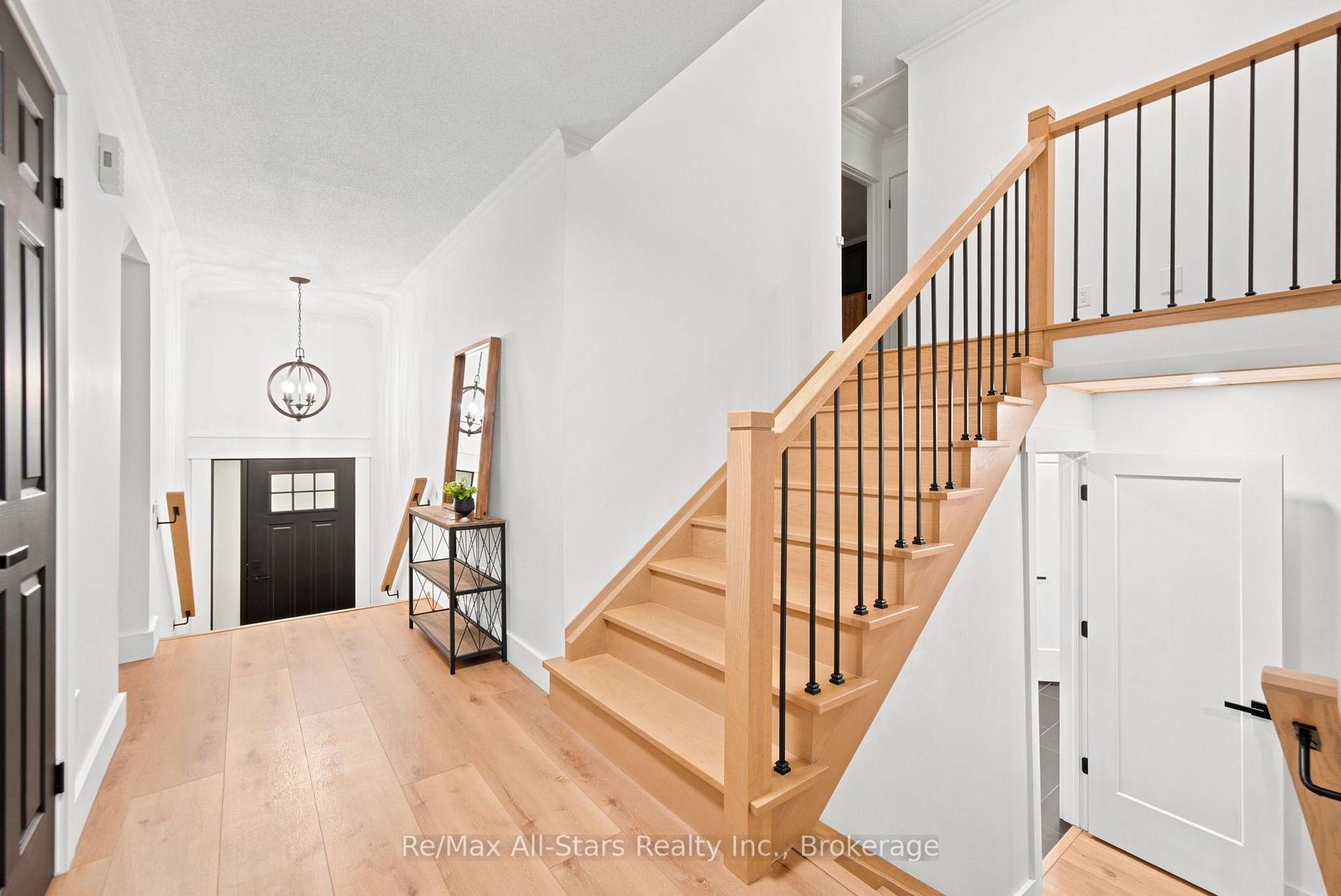 Photo 15 of 29 Applewood Crescent, Scugog, Port Perry — HOMEH