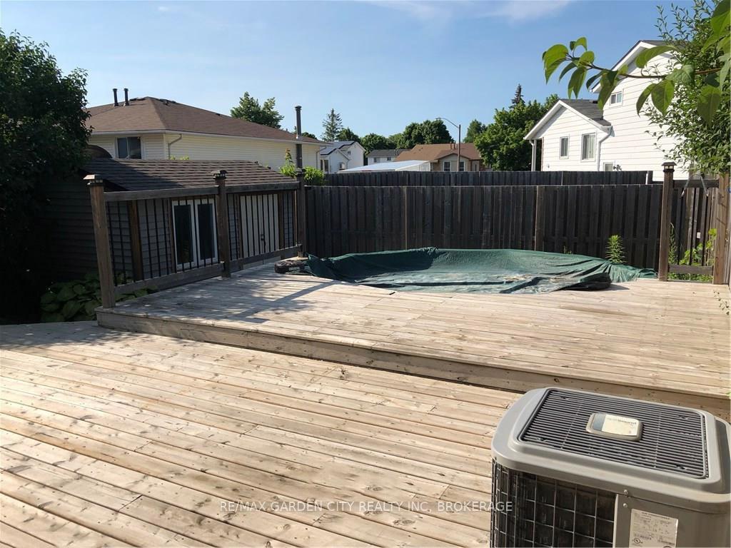 Photo 2 of 29 St. Hilda'S Court, St. Catharines, Haig — HOMEH